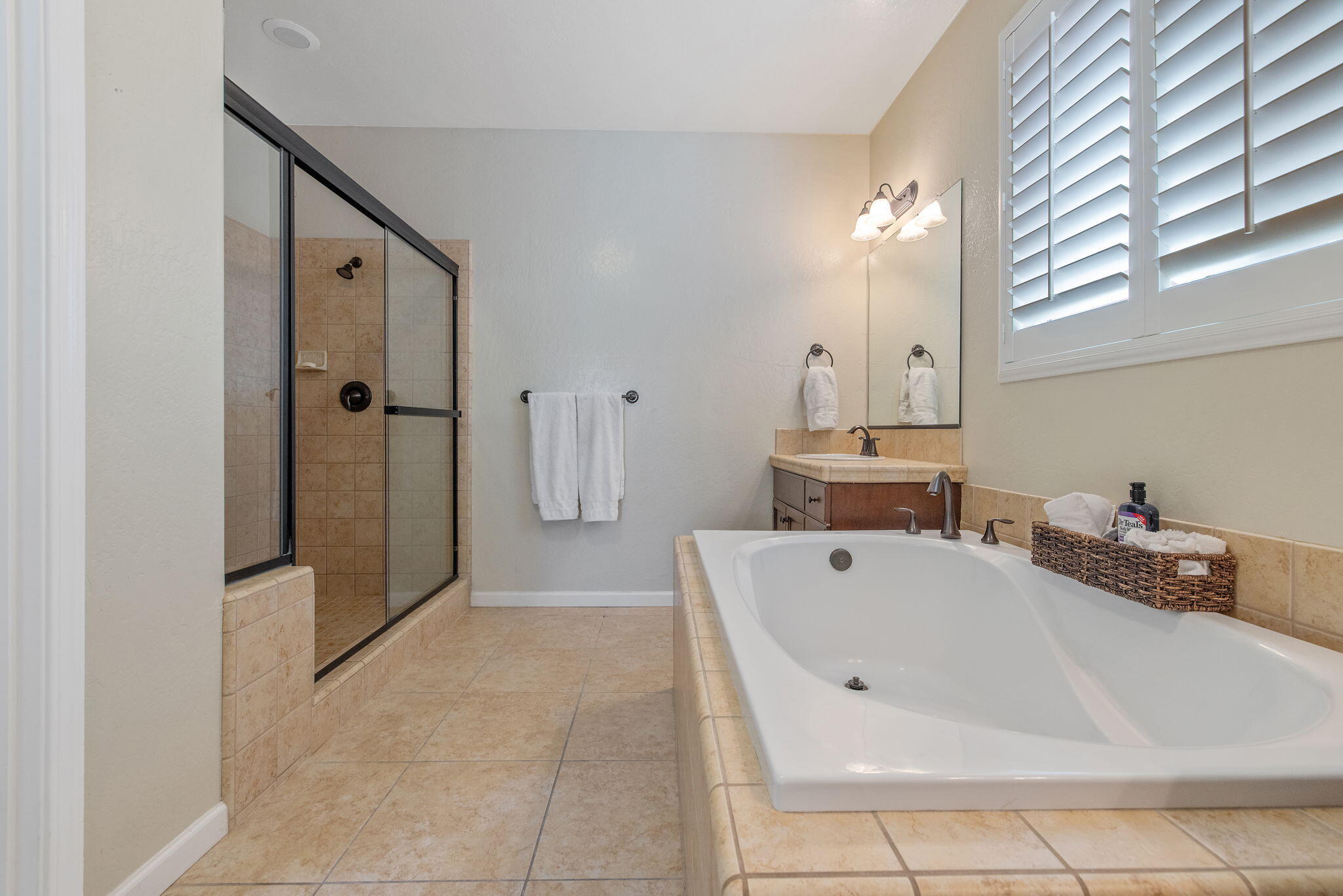 2538 W Connelly Ave, Visalia, CA 93291