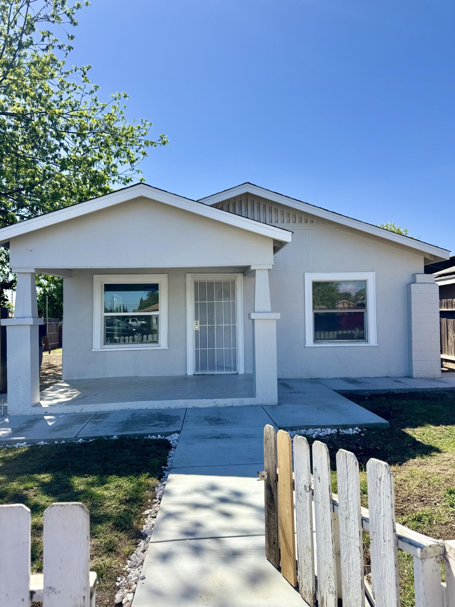 605 N NW F St, Tulare, CA 93274