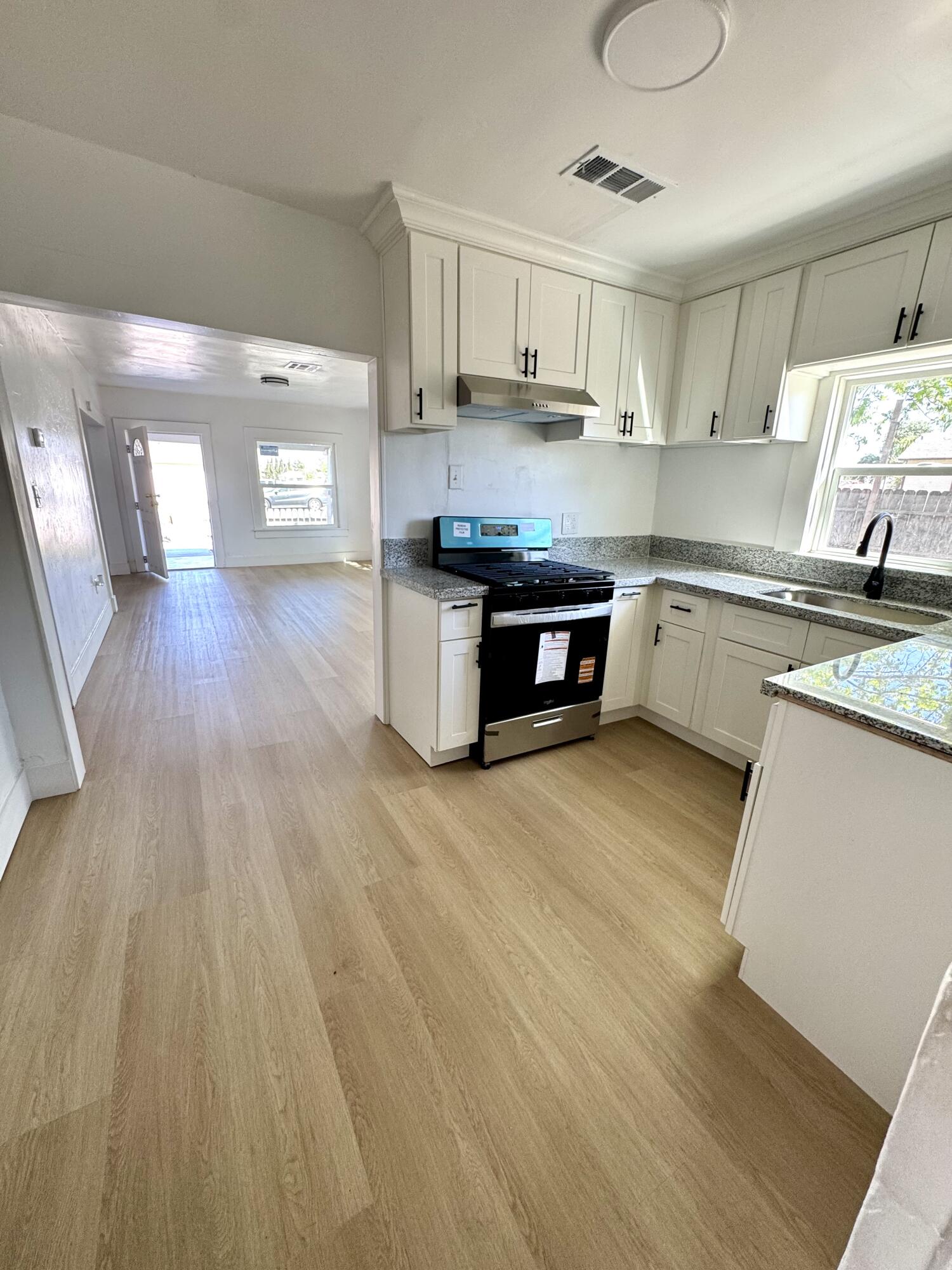 605 N NW F St, Tulare, CA 93274