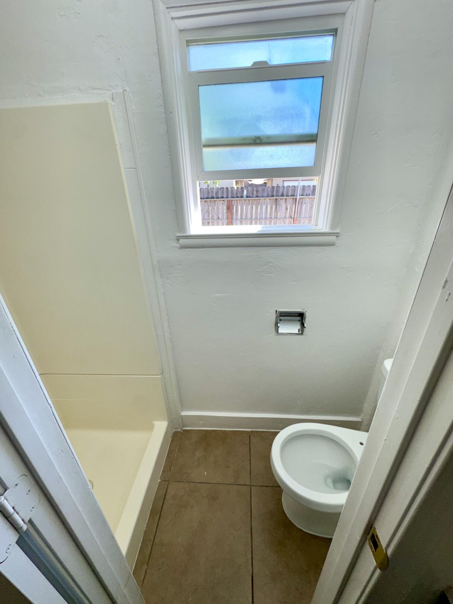 605 N NW F St, Tulare, CA 93274