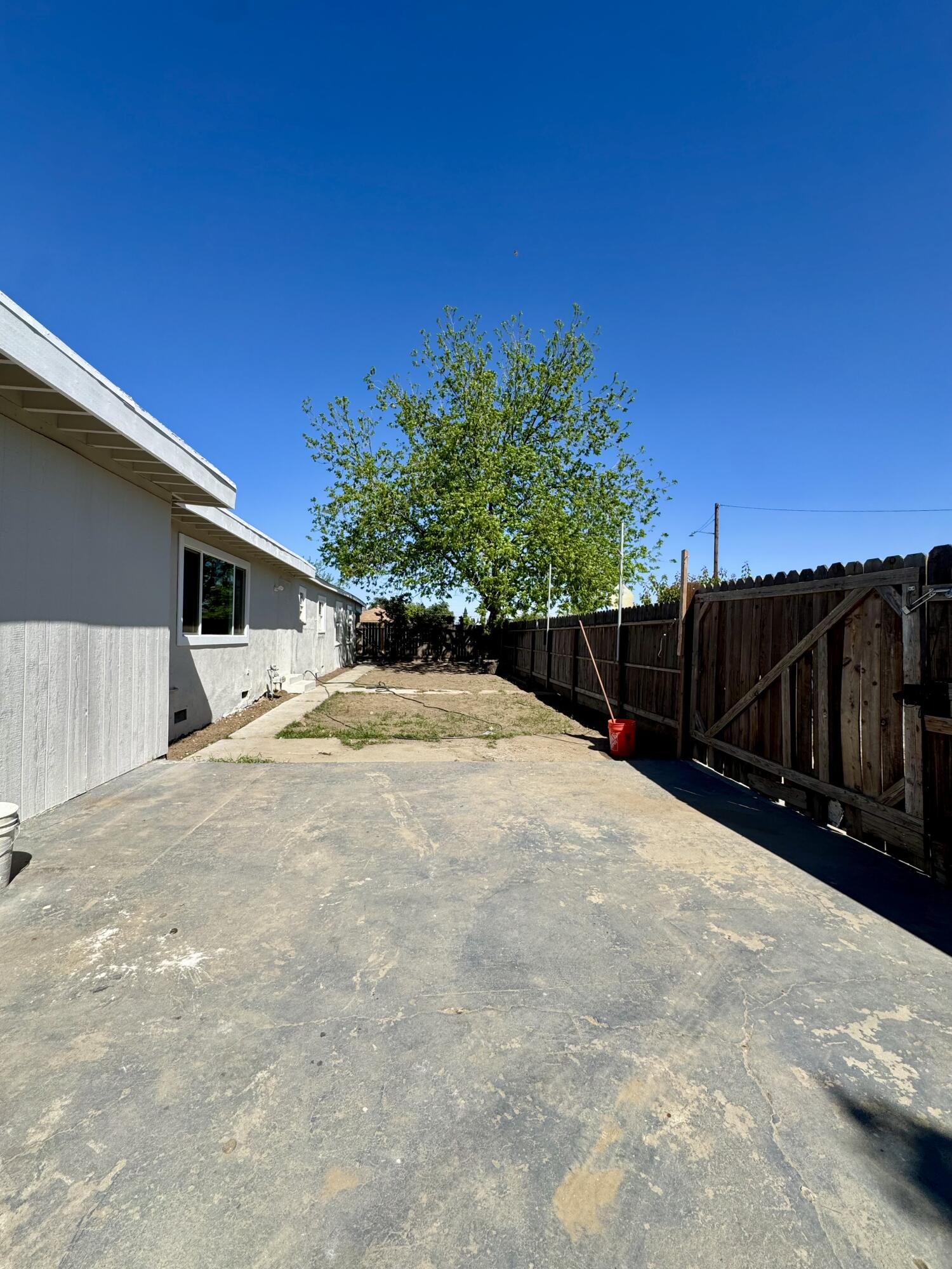 605 N NW F St, Tulare, CA 93274