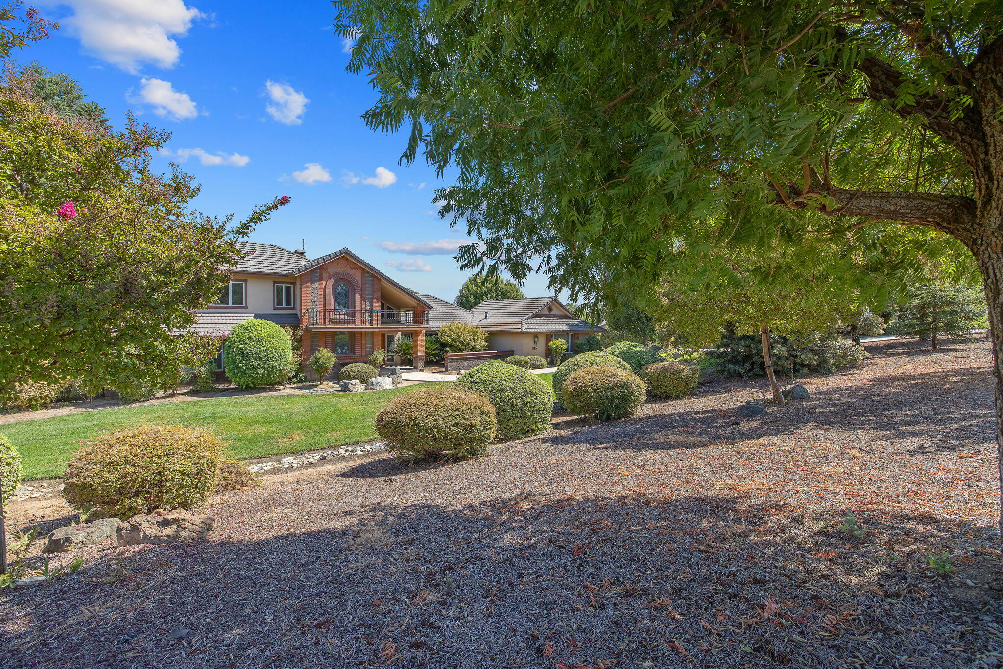 315 Valley View Dr, Exeter, CA 93221