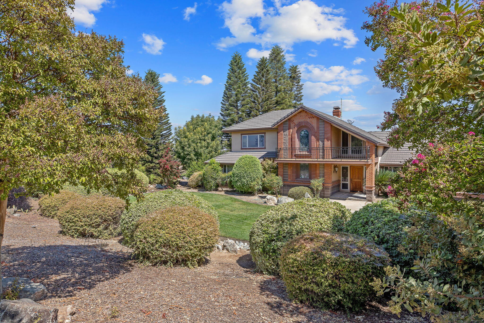 315 Valley View Dr, Exeter, CA 93221