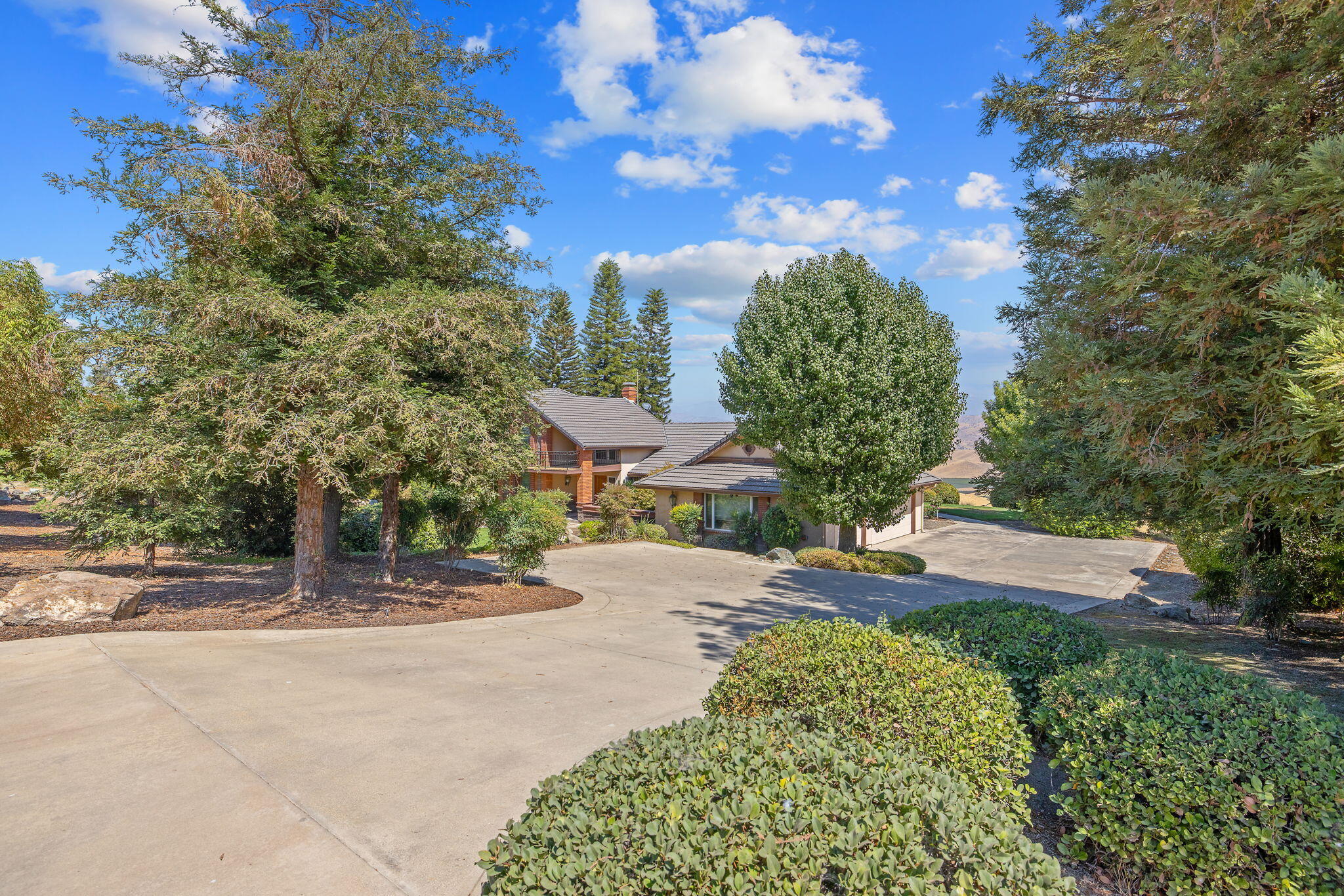 315 Valley View Dr, Exeter, CA 93221