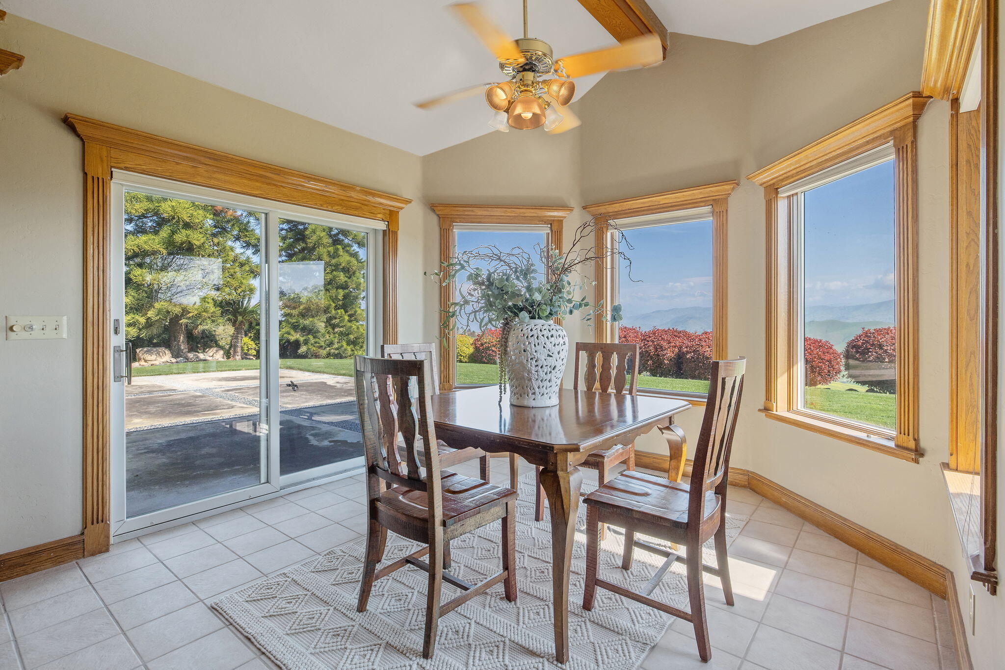 315 Valley View Dr, Exeter, CA 93221