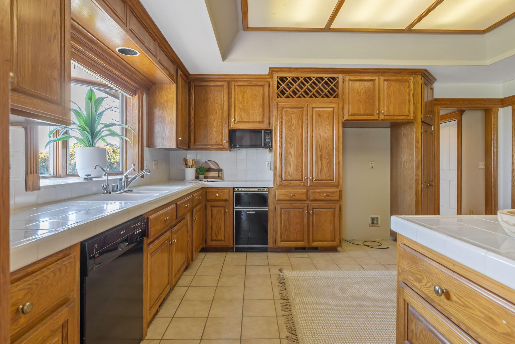 315 Valley View Dr, Exeter, CA 93221