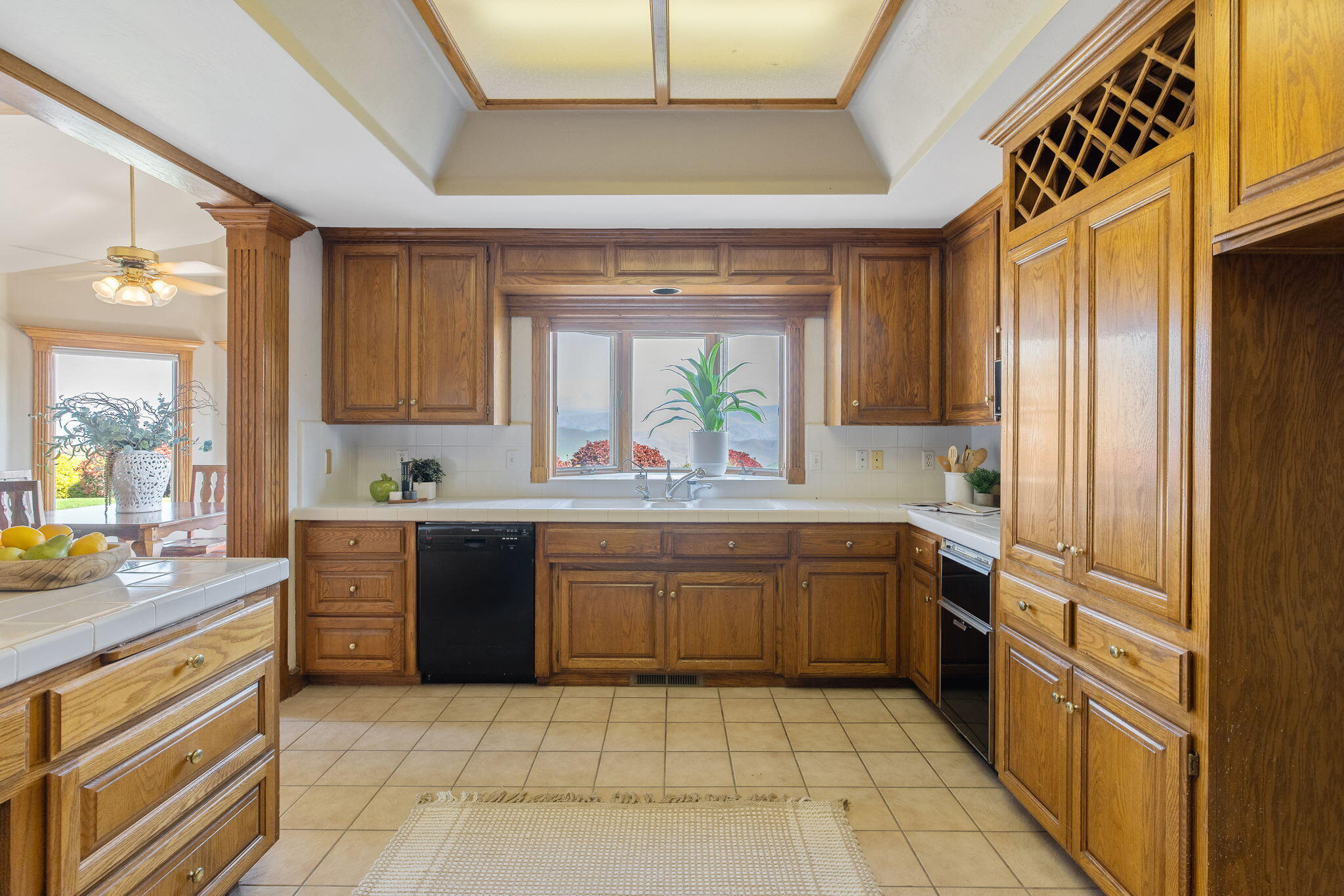 315 Valley View Dr, Exeter, CA 93221