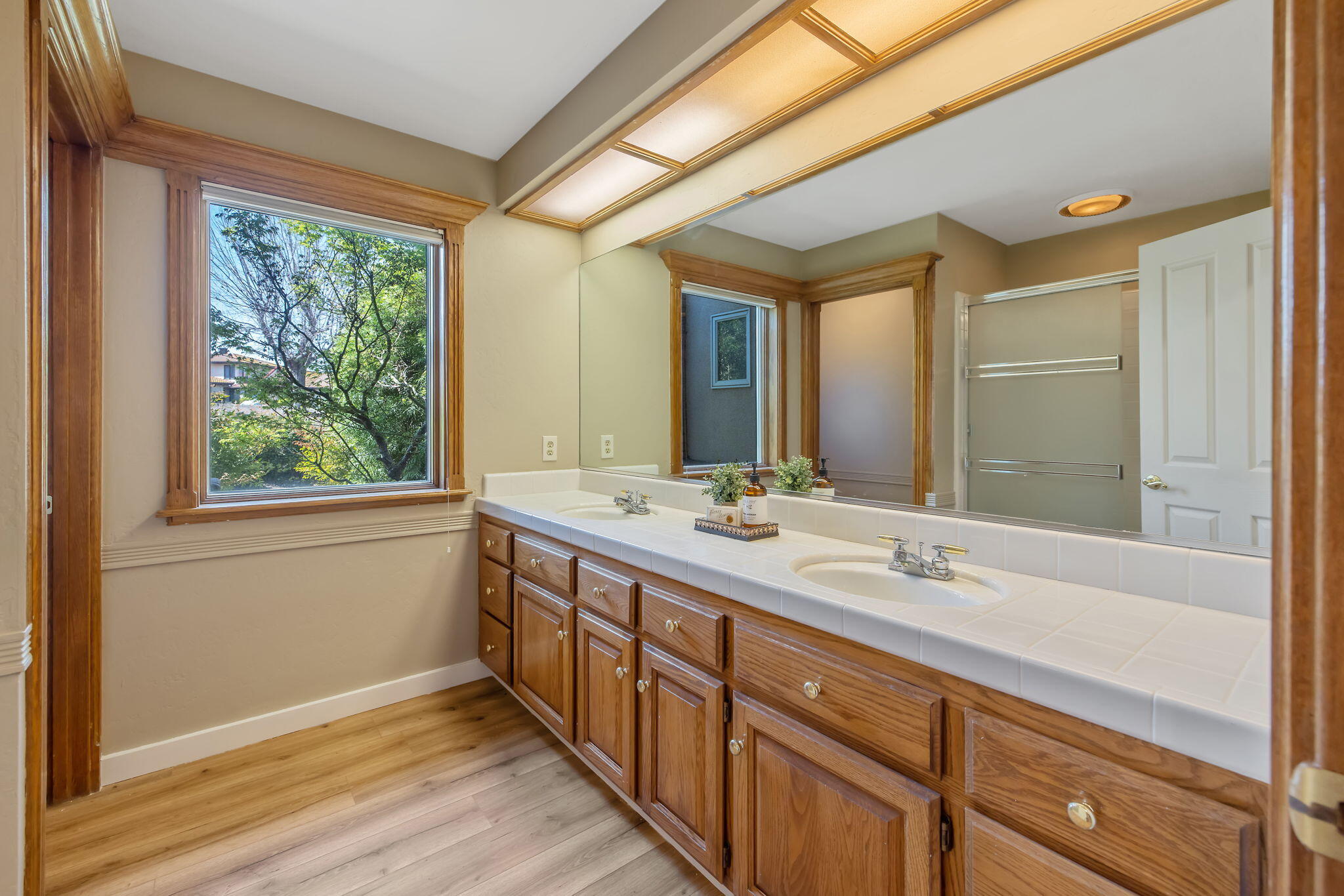 315 Valley View Dr, Exeter, CA 93221