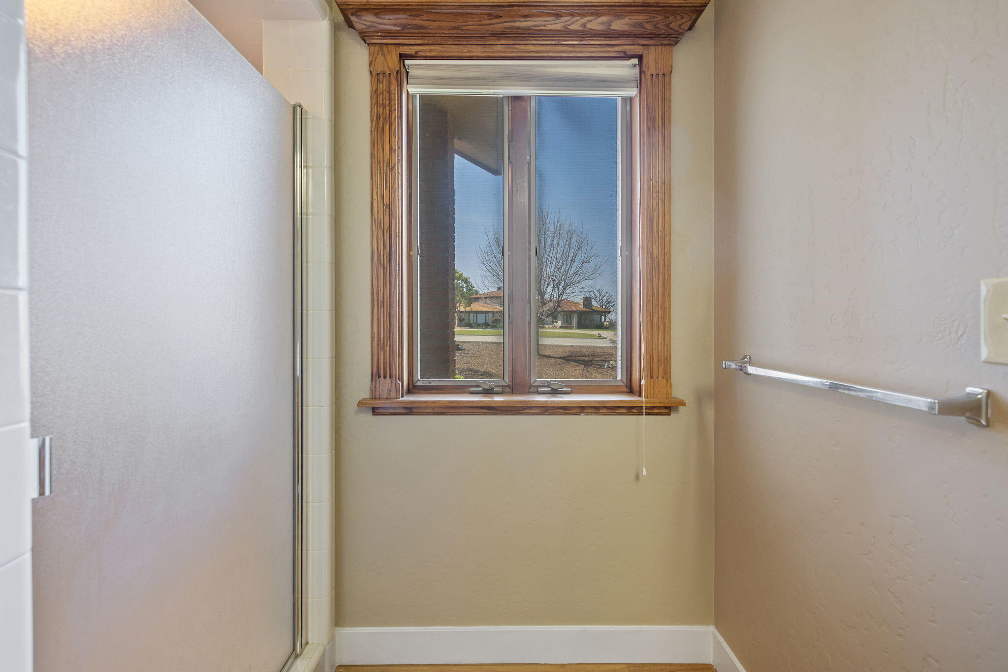 315 Valley View Dr, Exeter, CA 93221