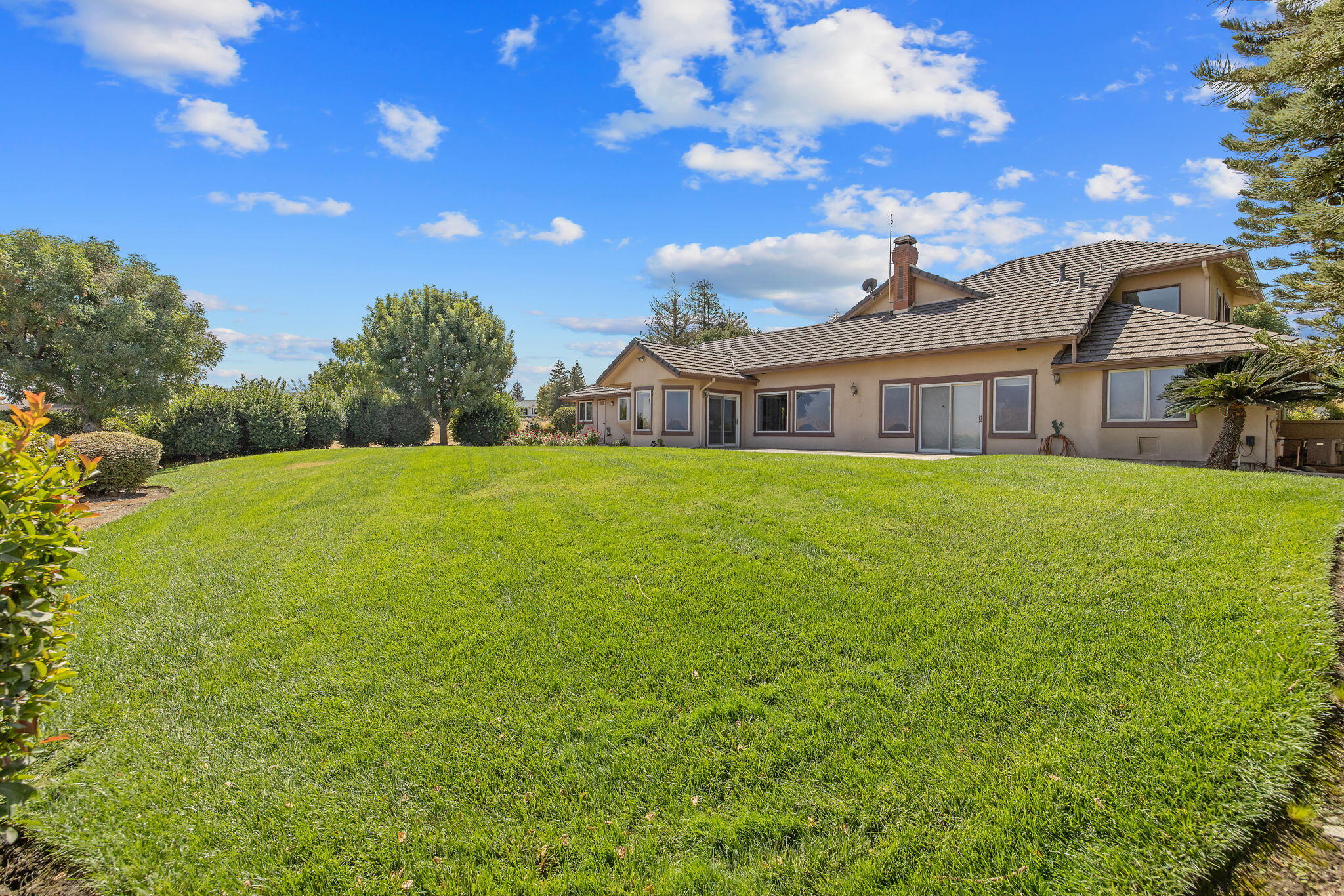 315 Valley View Dr, Exeter, CA 93221