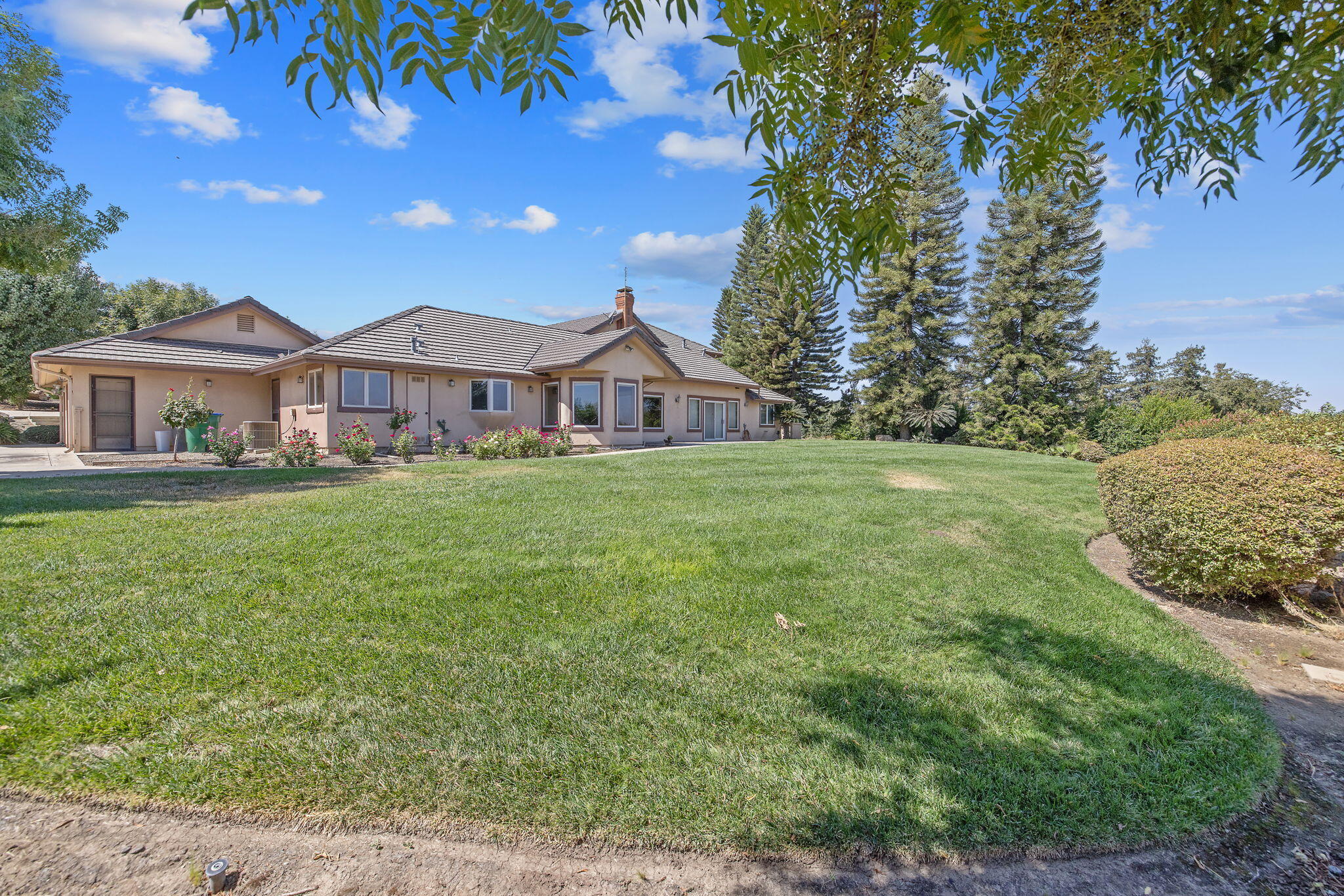 315 Valley View Dr, Exeter, CA 93221