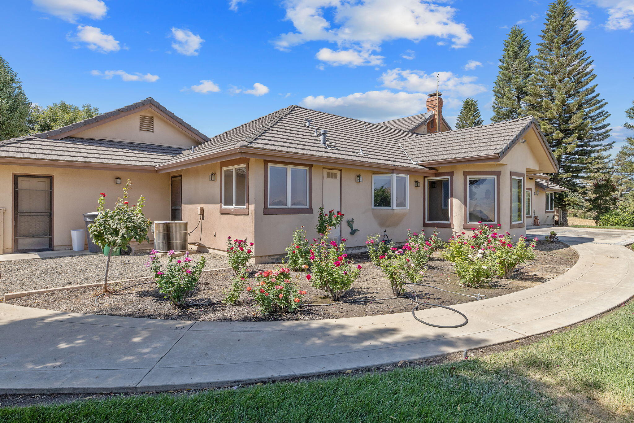 315 Valley View Dr, Exeter, CA 93221