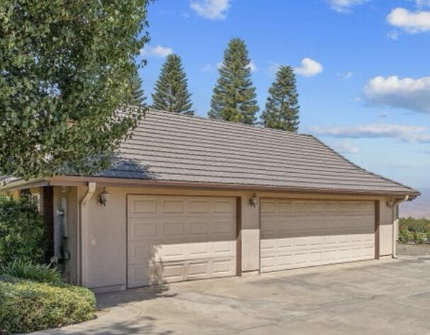 315 Valley View Dr, Exeter, CA 93221