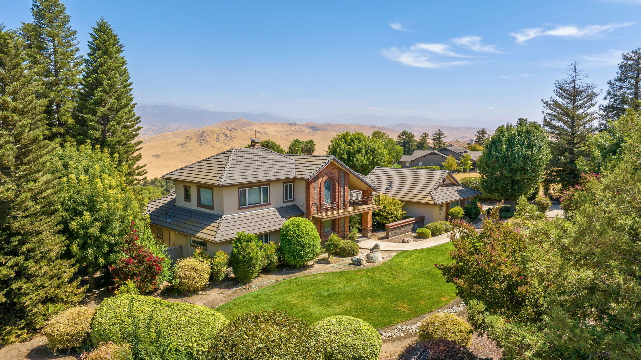 315 Valley View Dr, Exeter, CA 93221