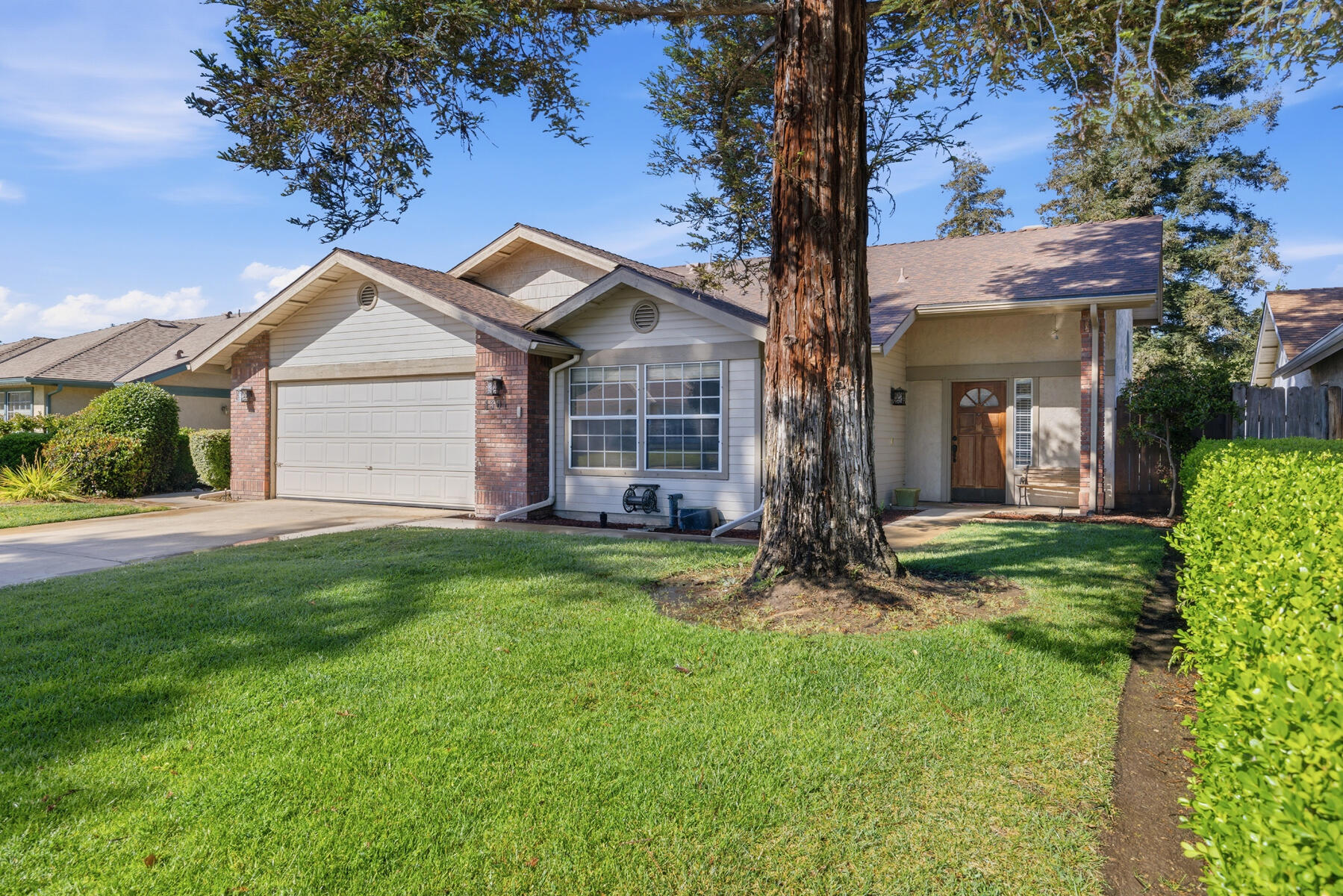 1301 S Atwood Ct, Visalia, CA 93277