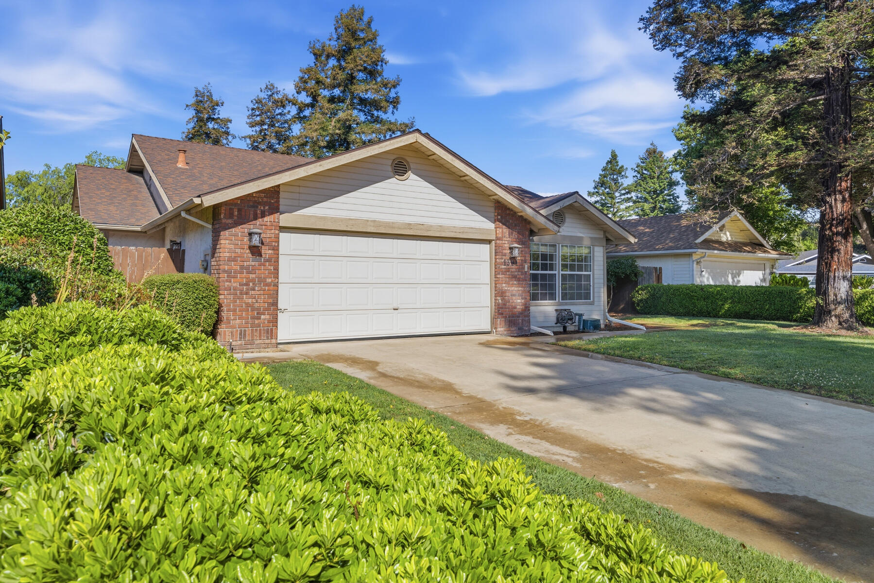 1301 S Atwood Ct, Visalia, CA 93277