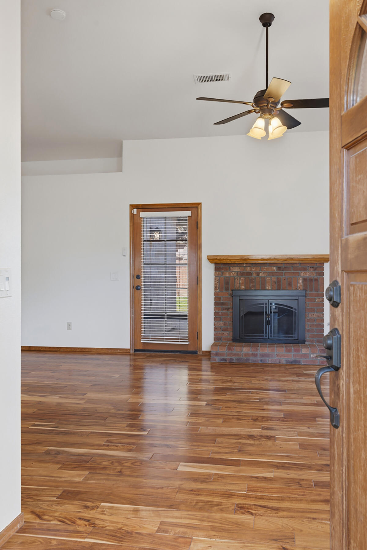 1301 S Atwood Ct, Visalia, CA 93277