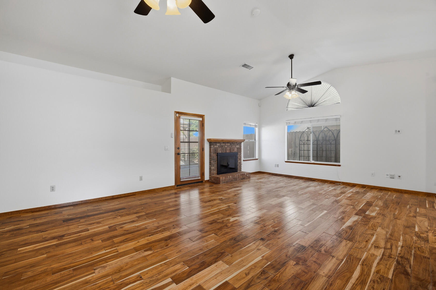 1301 S Atwood Ct, Visalia, CA 93277