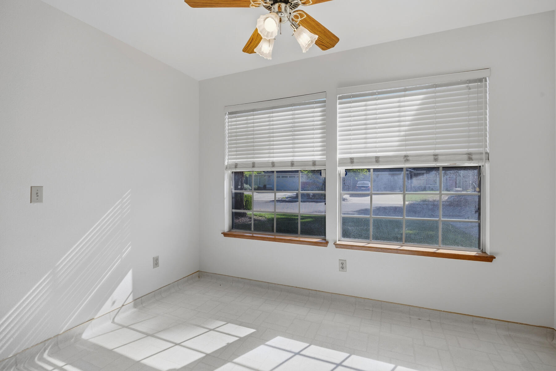 1301 S Atwood Ct, Visalia, CA 93277