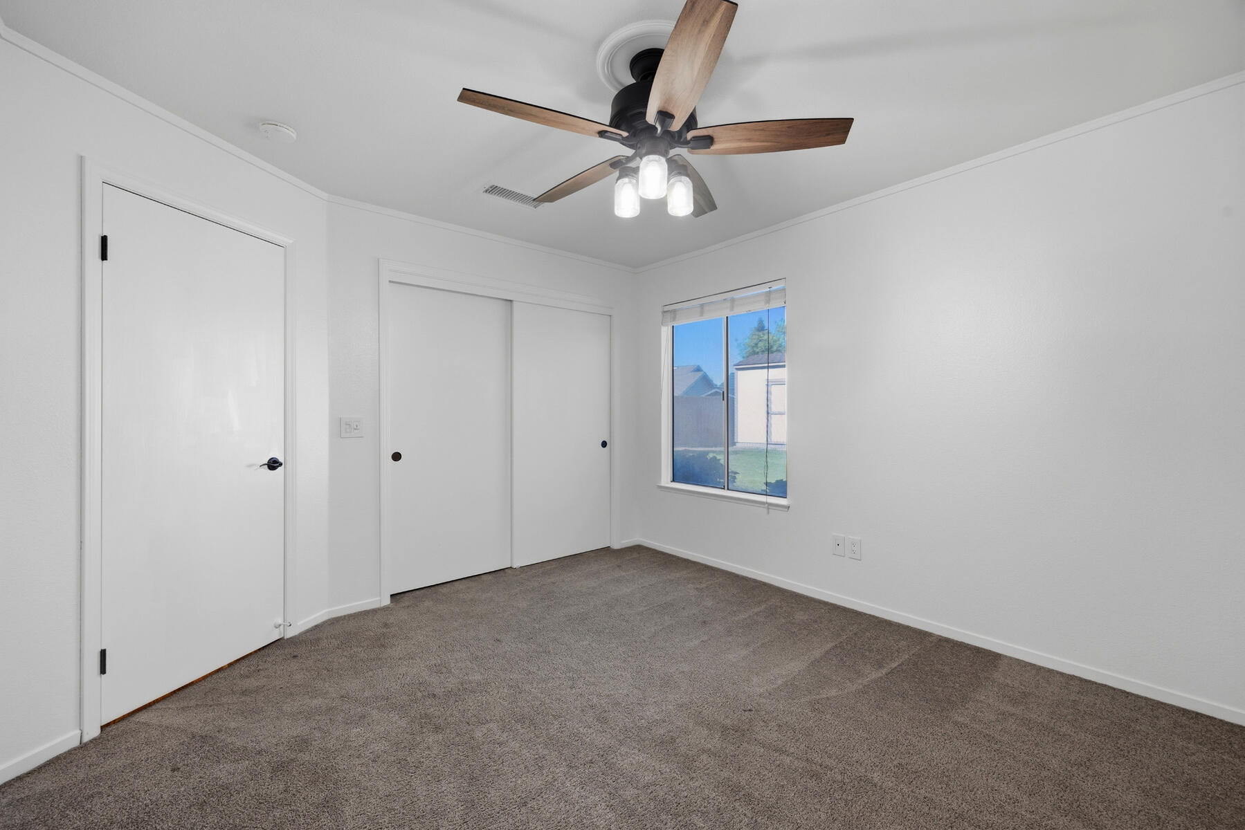 1301 S Atwood Ct, Visalia, CA 93277