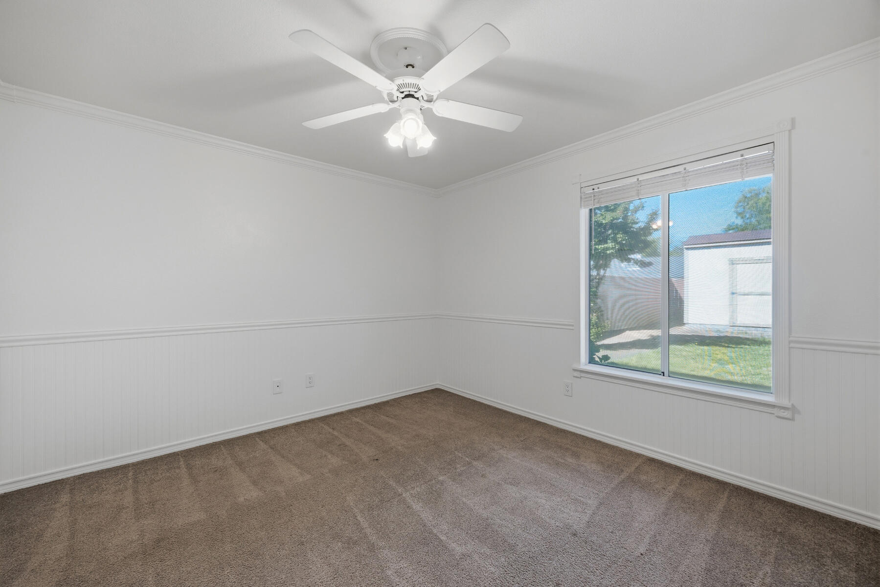 1301 S Atwood Ct, Visalia, CA 93277