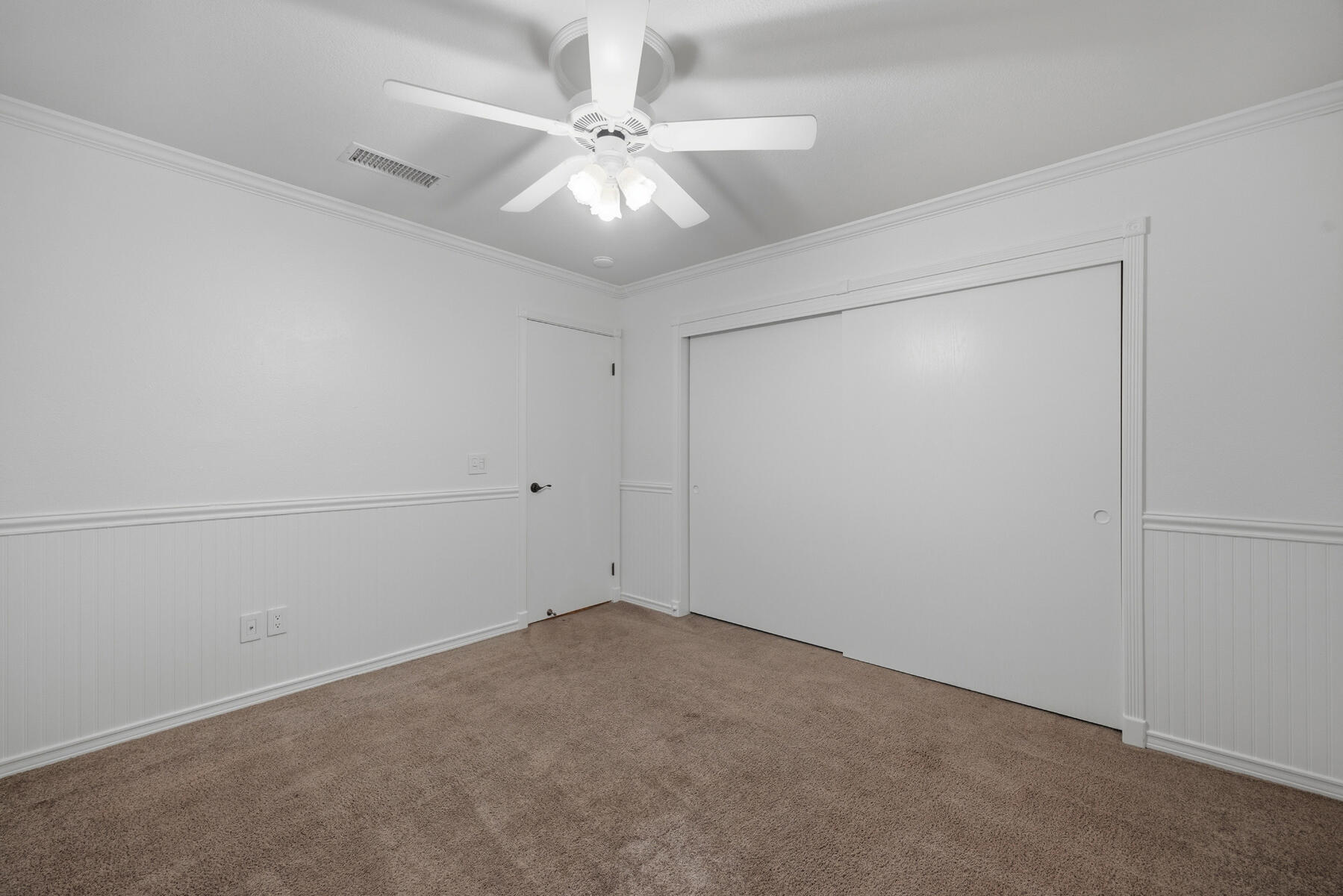 1301 S Atwood Ct, Visalia, CA 93277