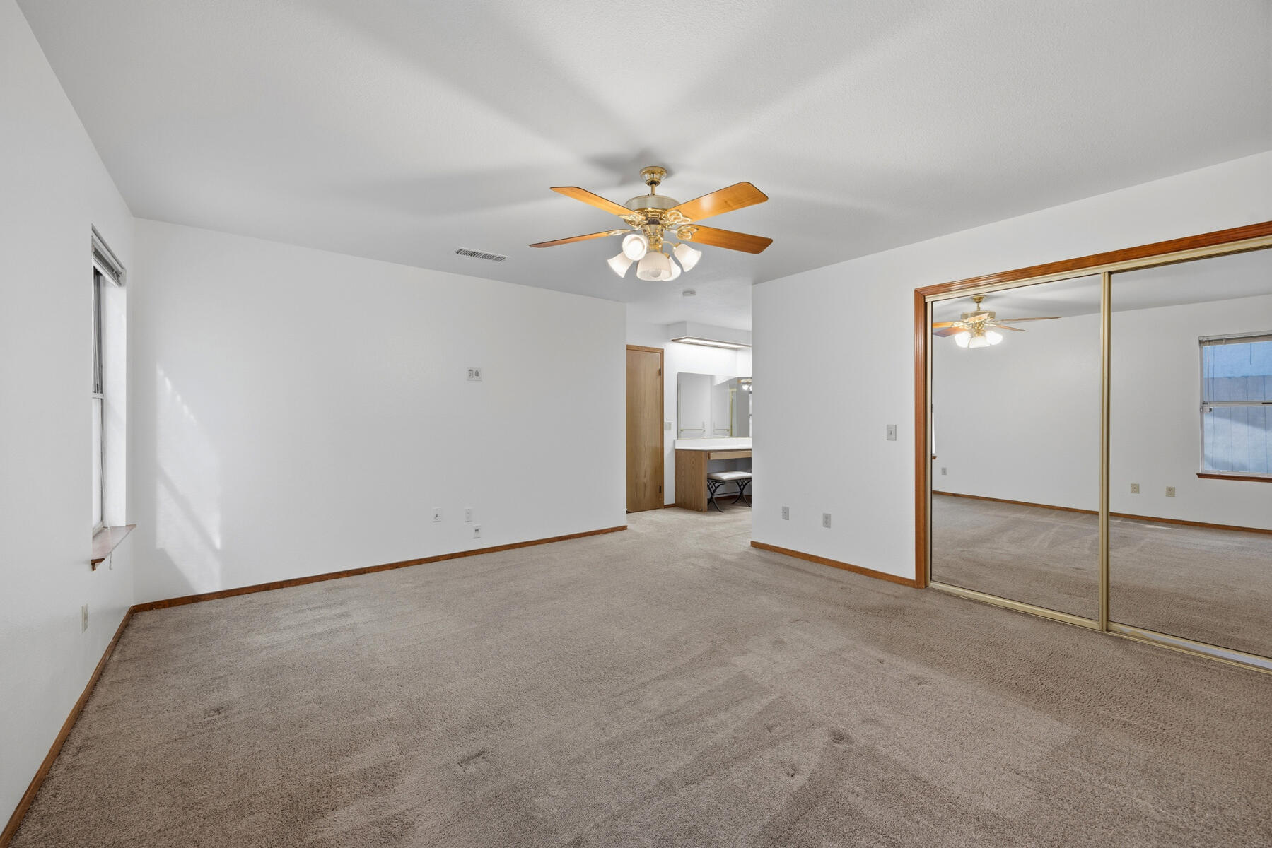 1301 S Atwood Ct, Visalia, CA 93277