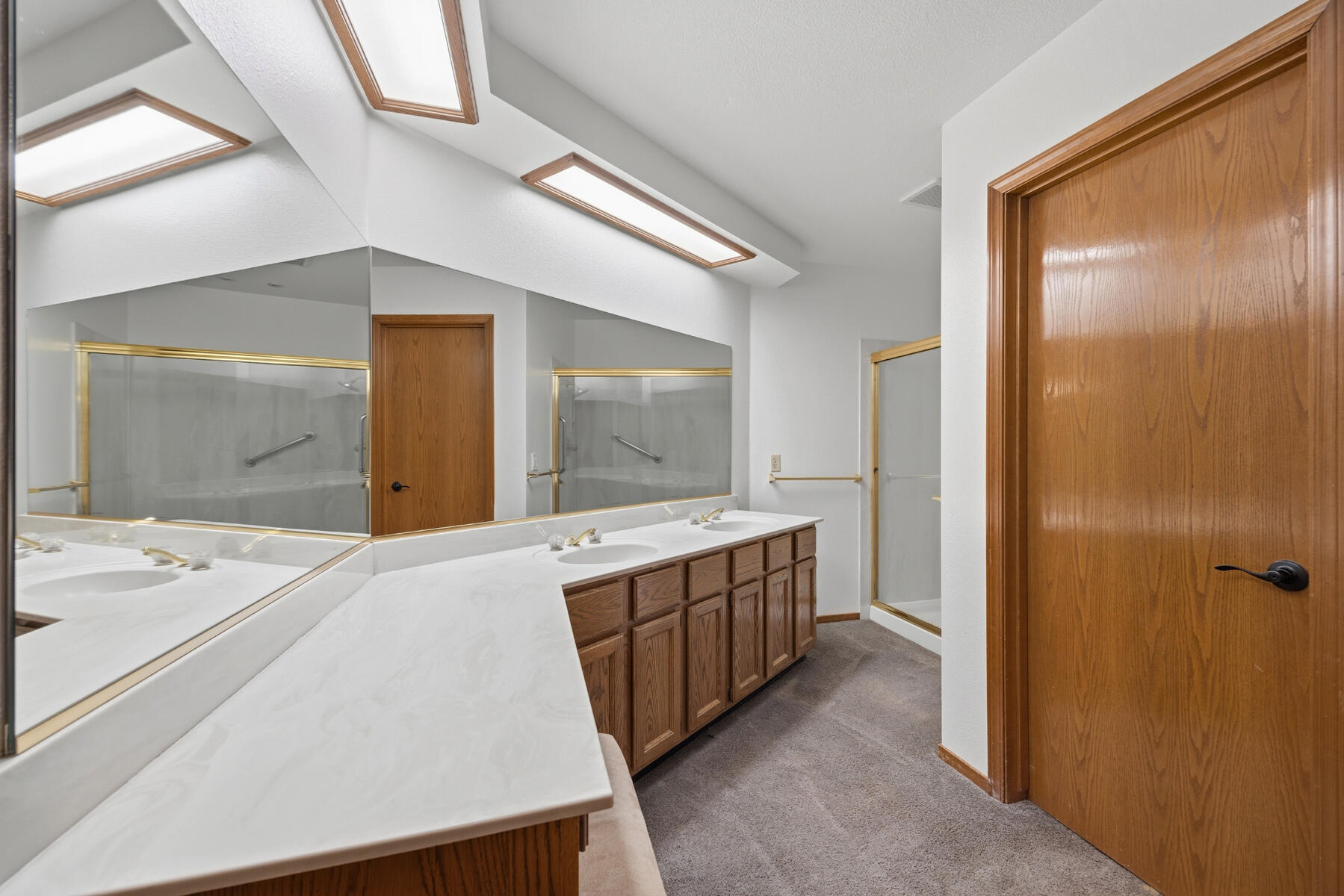 1301 S Atwood Ct, Visalia, CA 93277