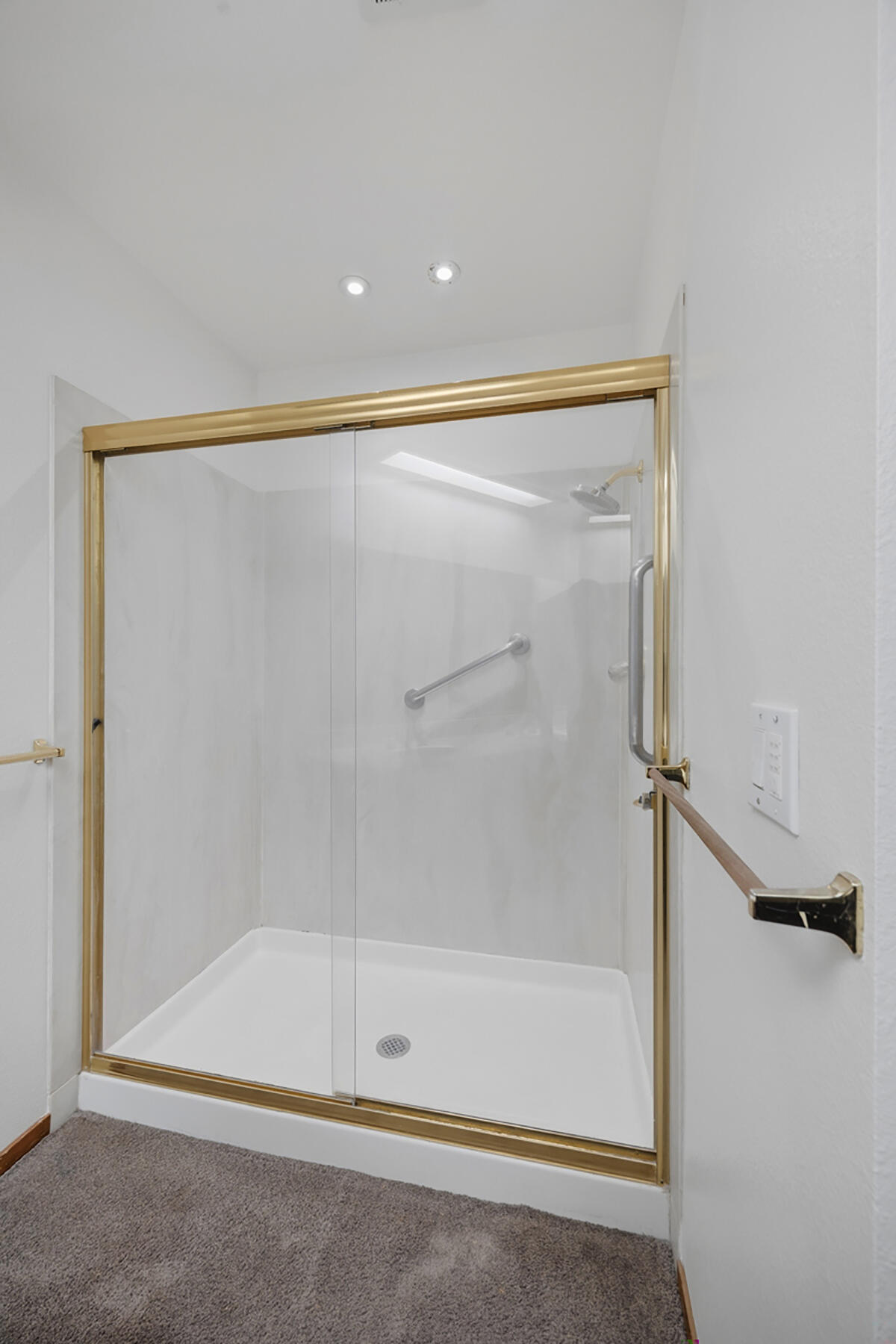 1301 S Atwood Ct, Visalia, CA 93277