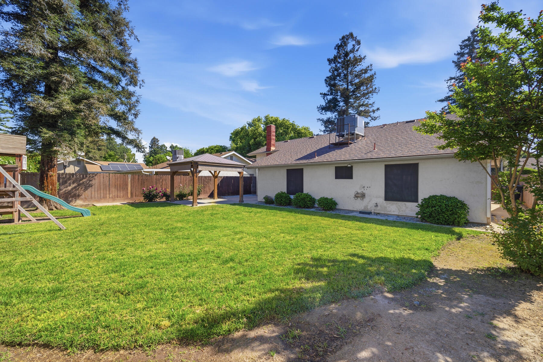 1301 S Atwood Ct, Visalia, CA 93277
