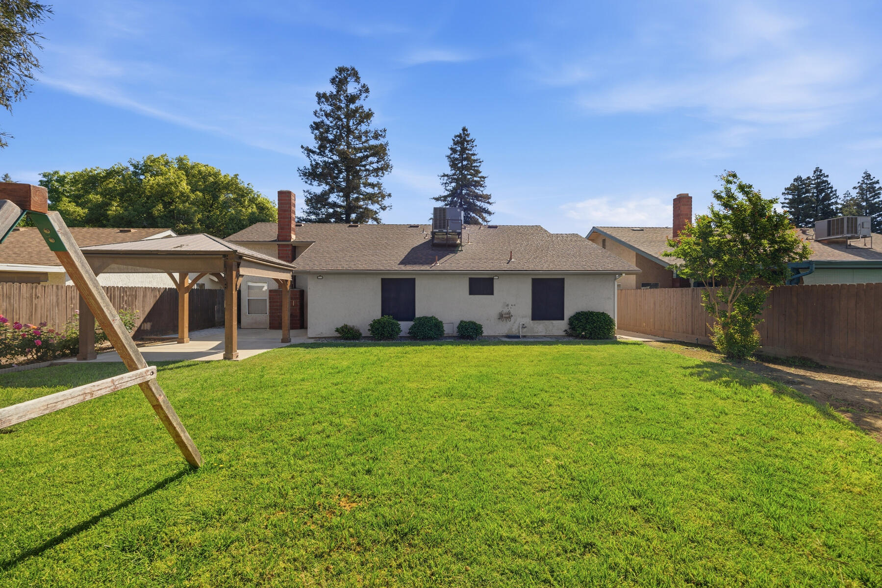 1301 S Atwood Ct, Visalia, CA 93277