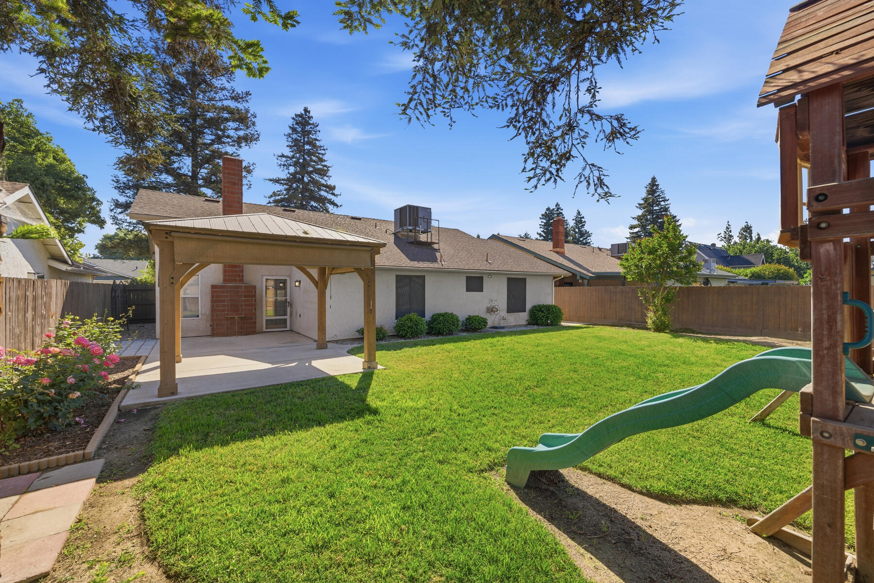 1301 S Atwood Ct, Visalia, CA 93277