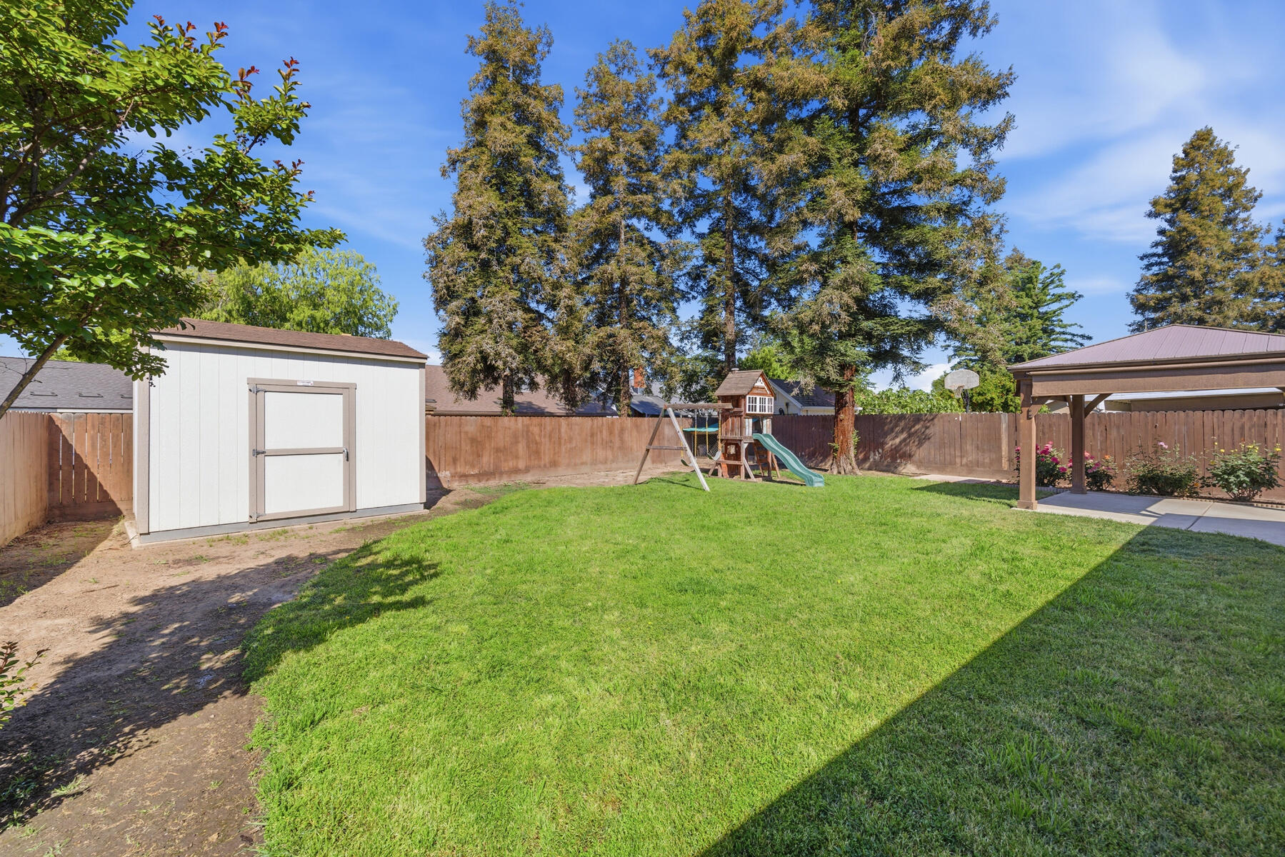 1301 S Atwood Ct, Visalia, CA 93277