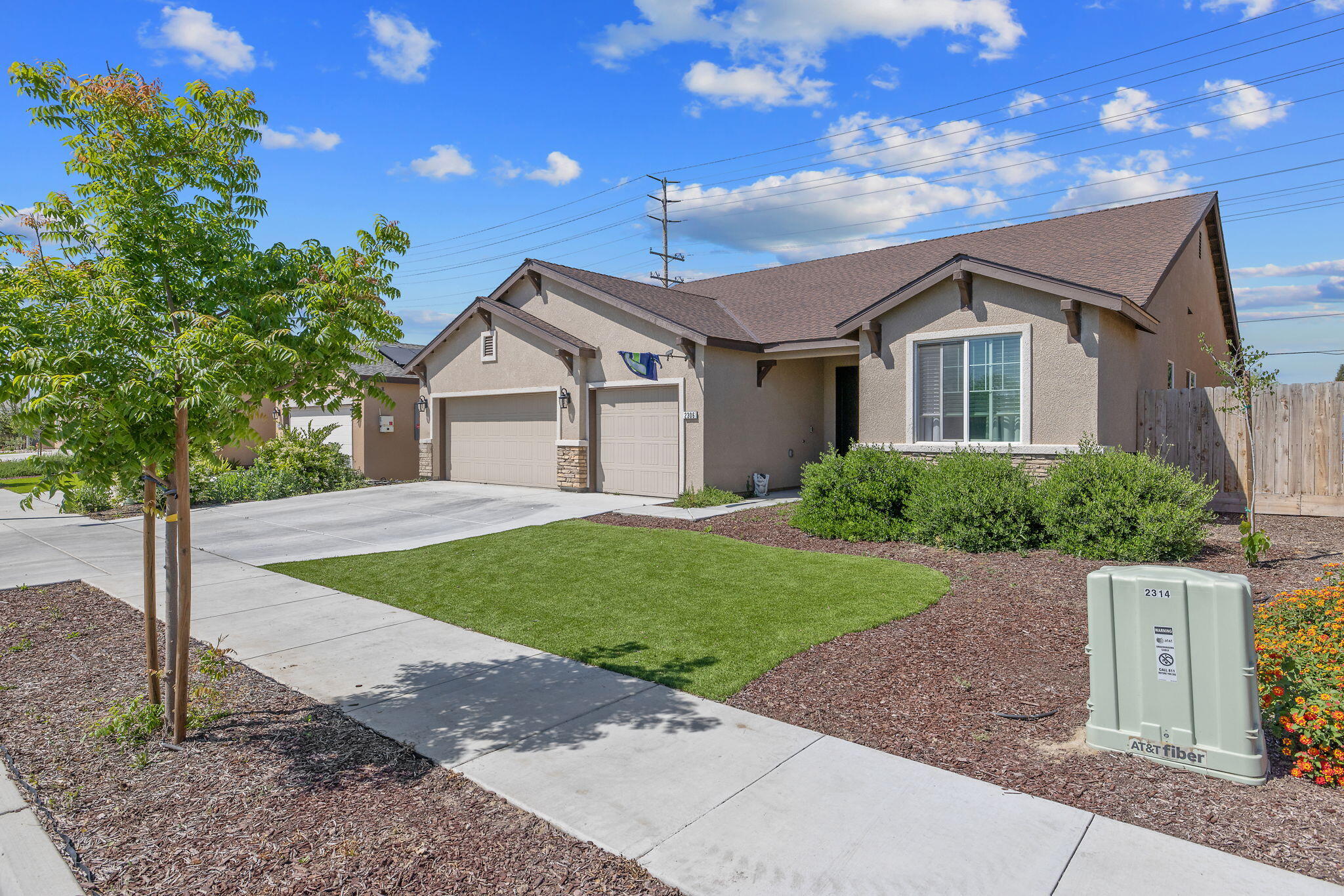 2306 E Mesa Ave, Visalia, CA 93292