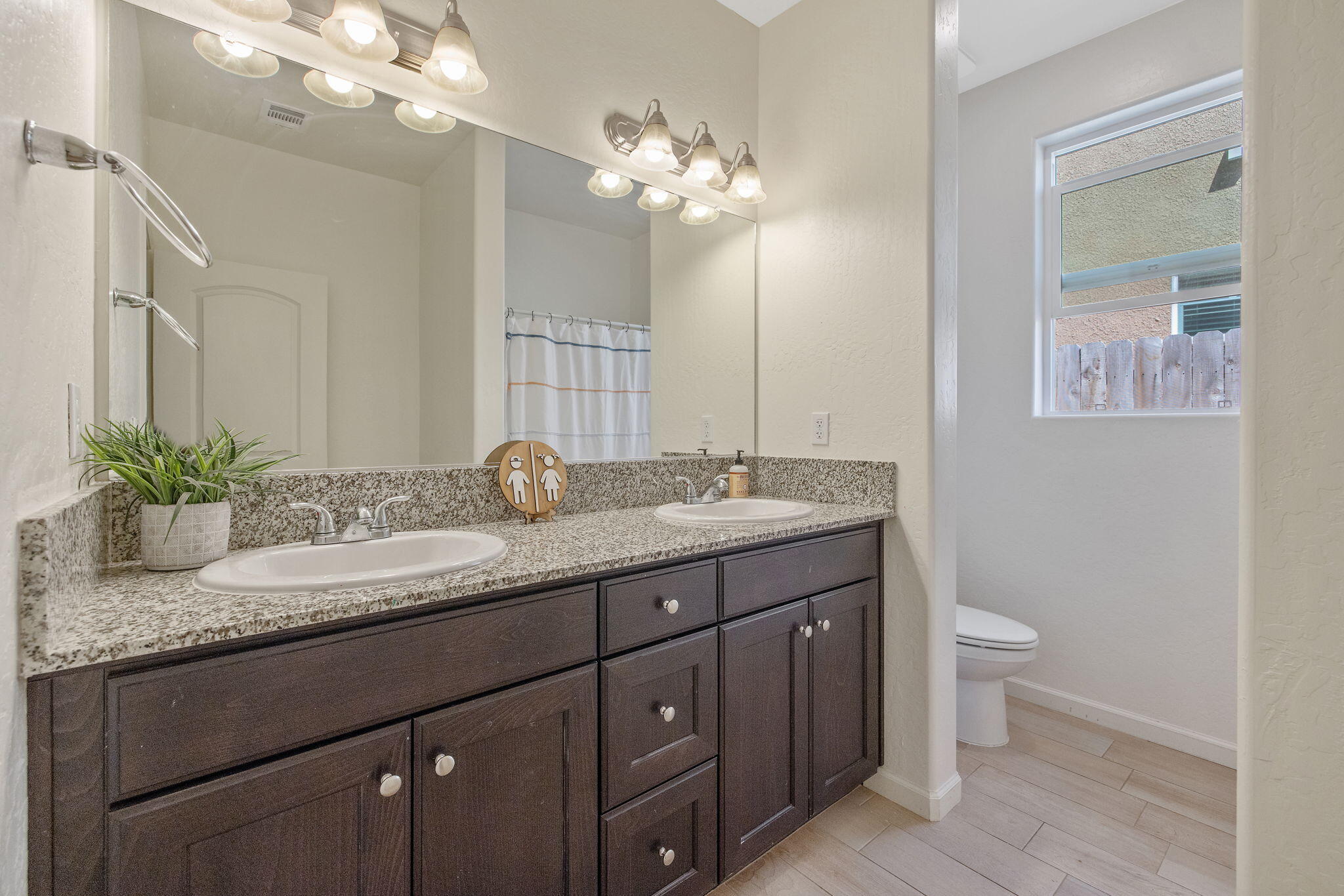 2306 E Mesa Ave, Visalia, CA 93292