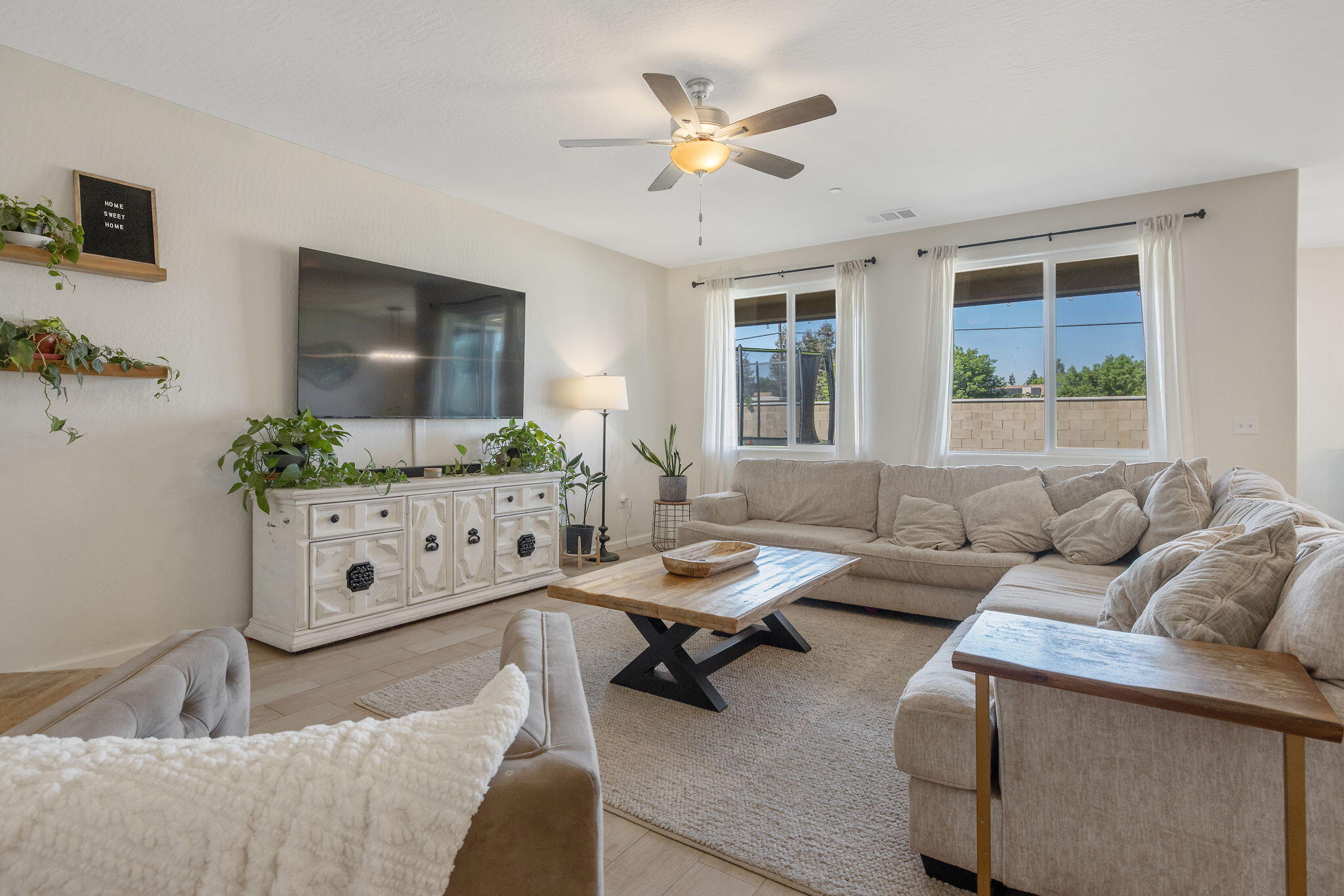 2306 E Mesa Ave, Visalia, CA 93292