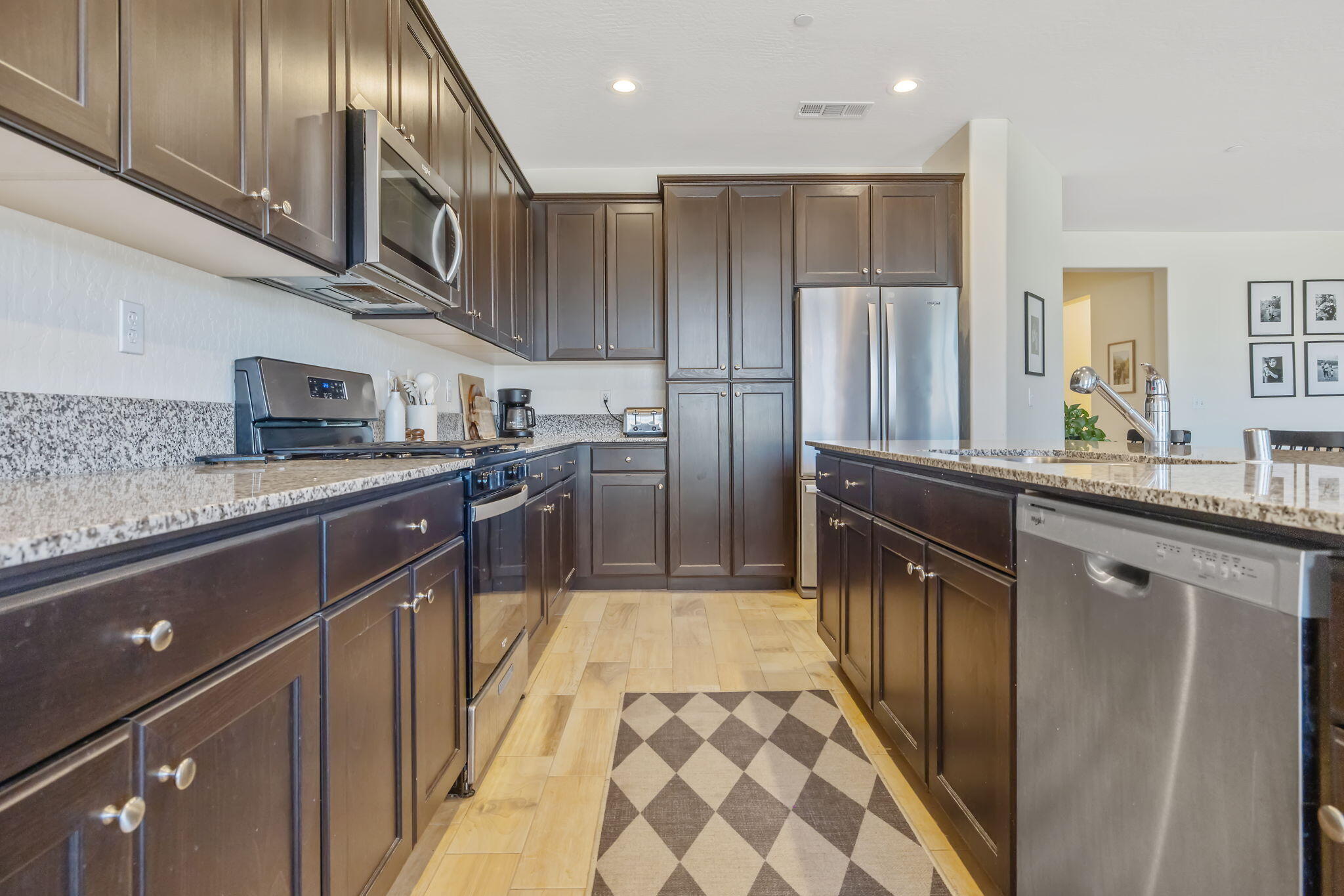 2306 E Mesa Ave, Visalia, CA 93292