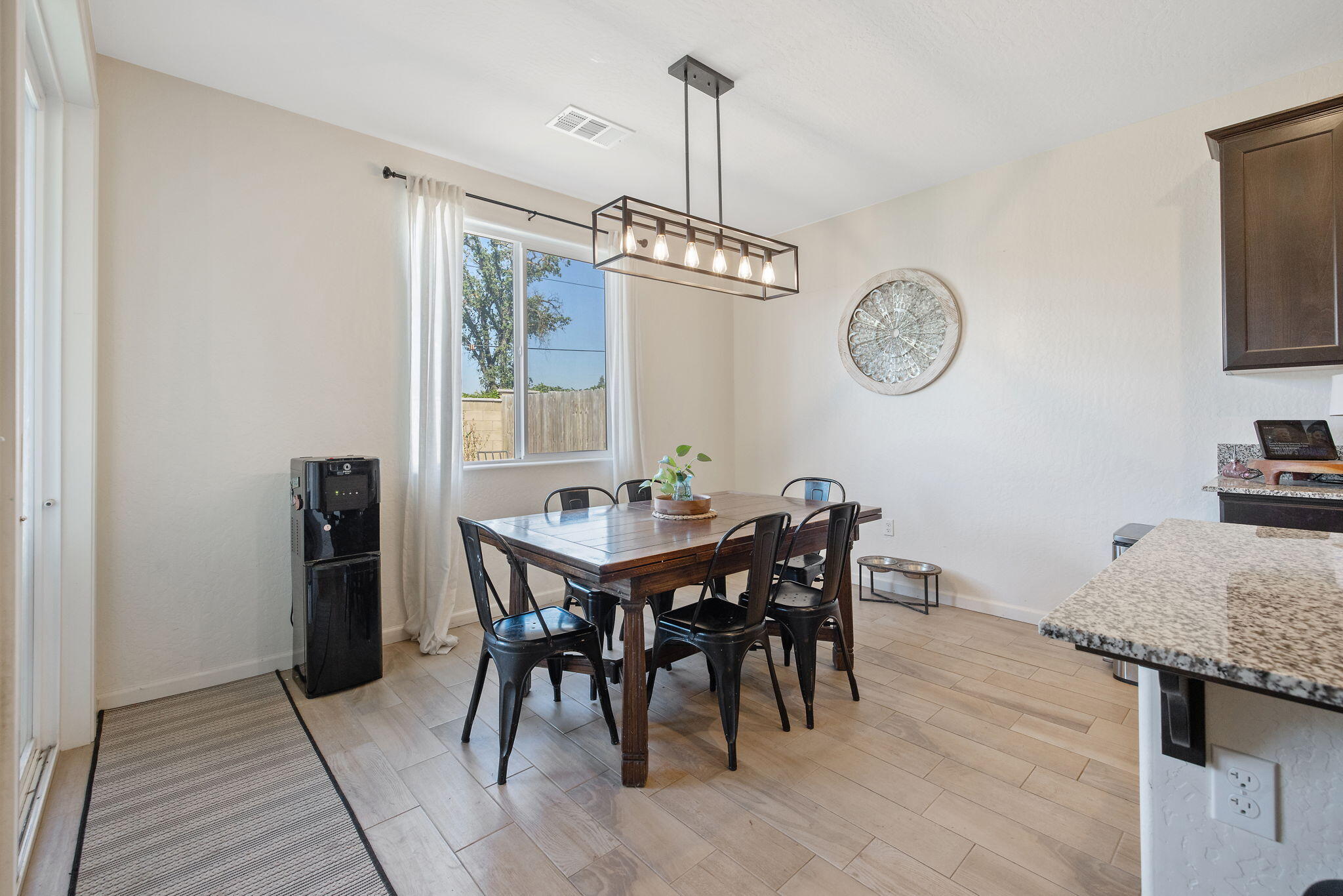 2306 E Mesa Ave, Visalia, CA 93292