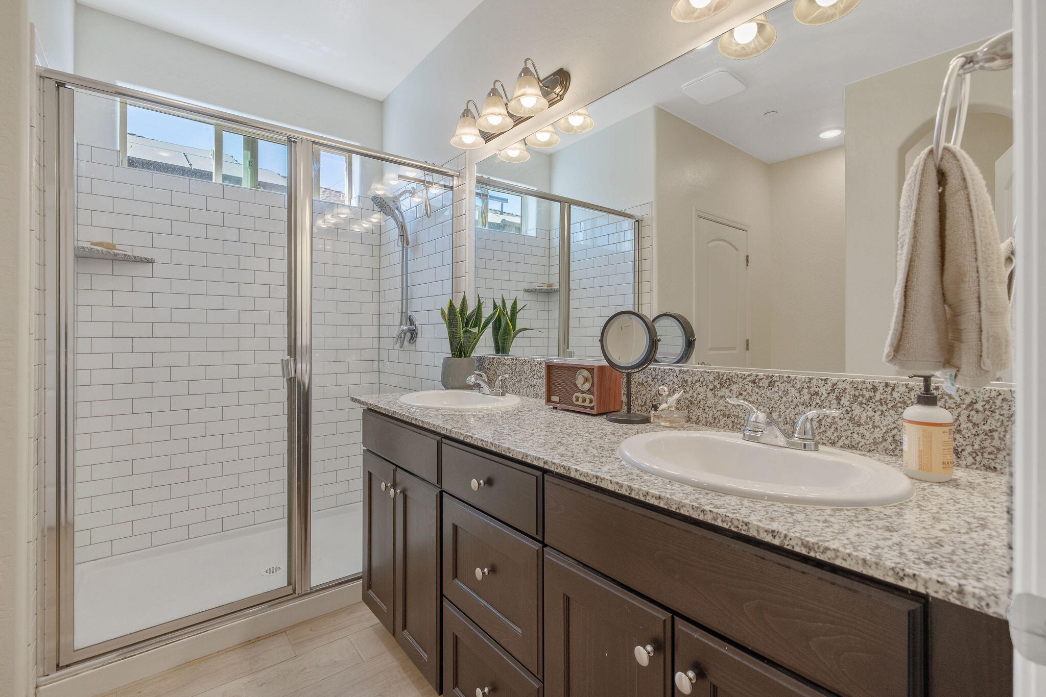 2306 E Mesa Ave, Visalia, CA 93292