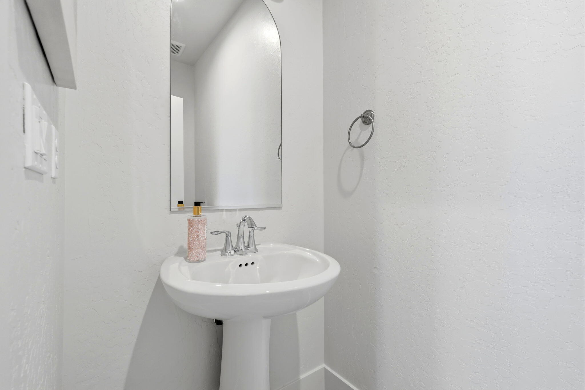 3432 W Good Ave, Visalia, CA 93277