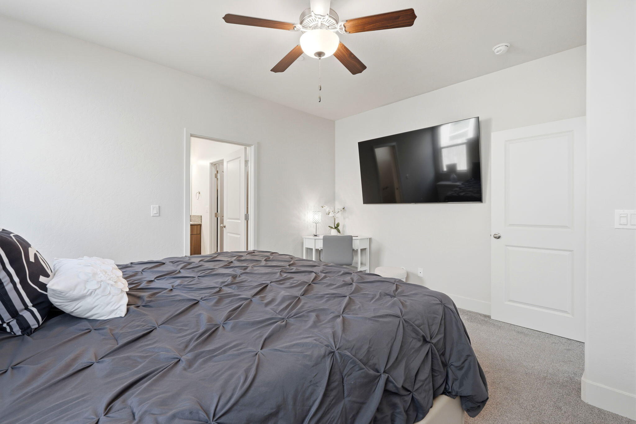 3432 W Good Ave, Visalia, CA 93277