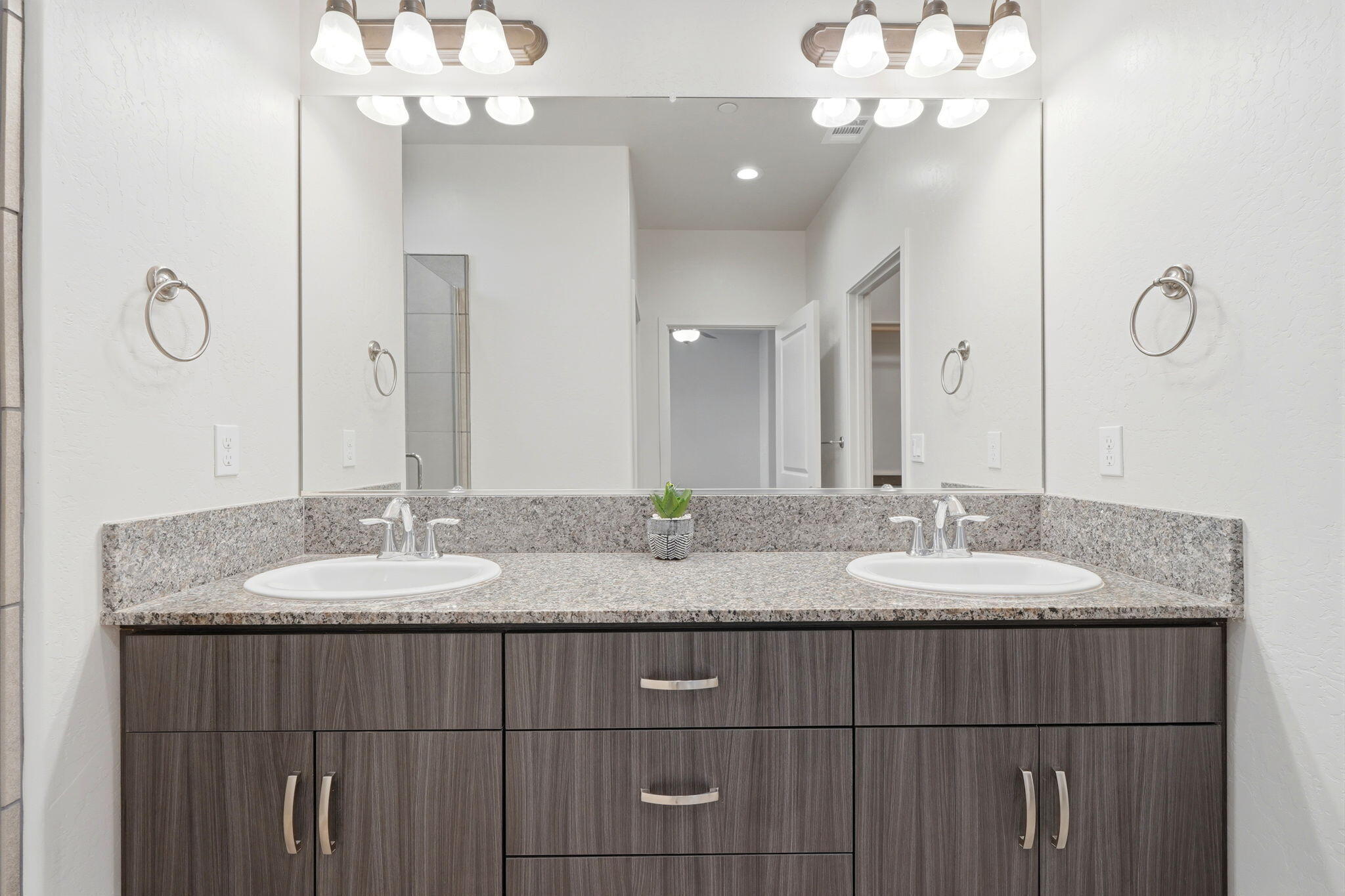 3432 W Good Ave, Visalia, CA 93277