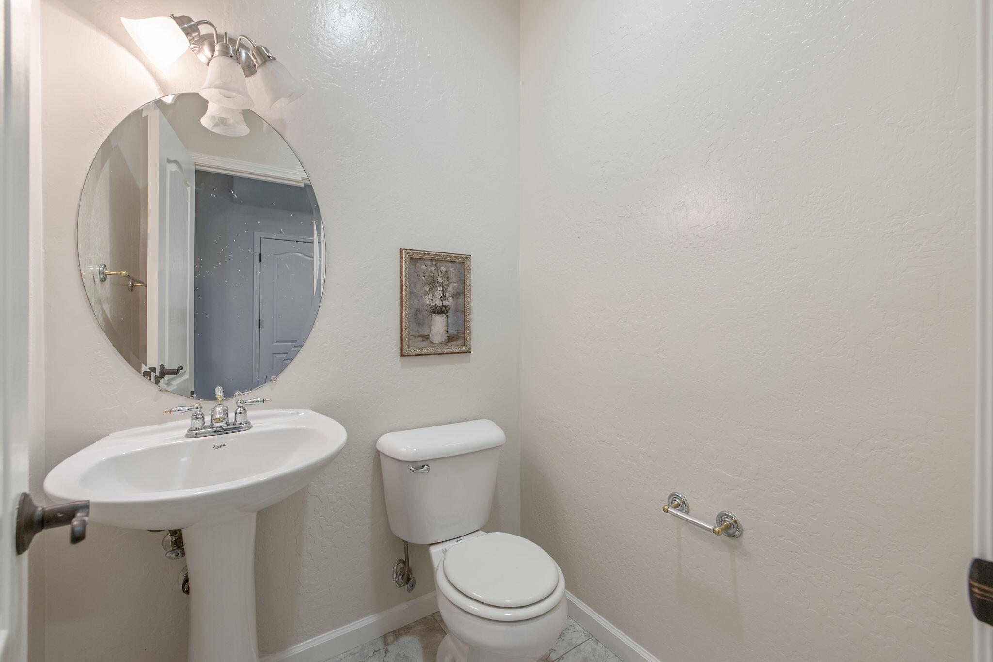 1608 N Oliveto Ct, Visalia, CA 93291