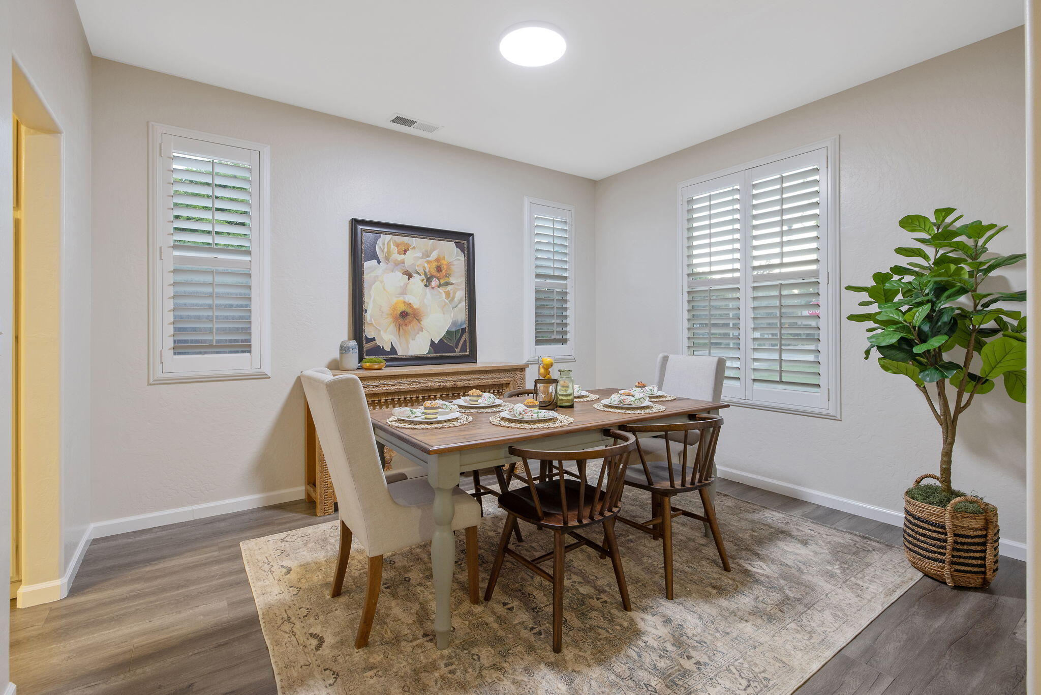 1608 N Oliveto Ct, Visalia, CA 93291