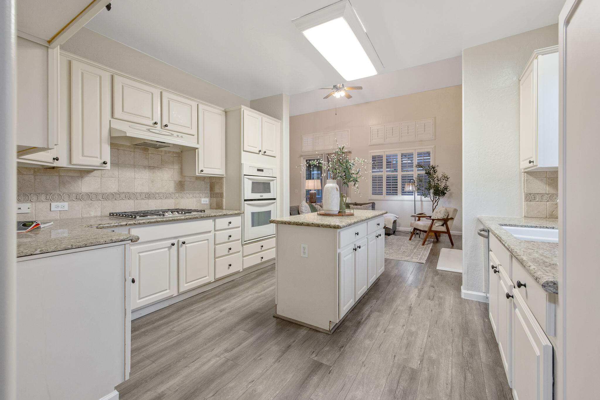 1608 N Oliveto Ct, Visalia, CA 93291