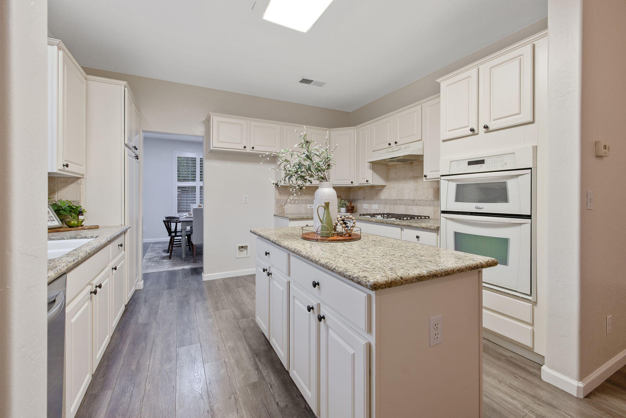 1608 N Oliveto Ct, Visalia, CA 93291