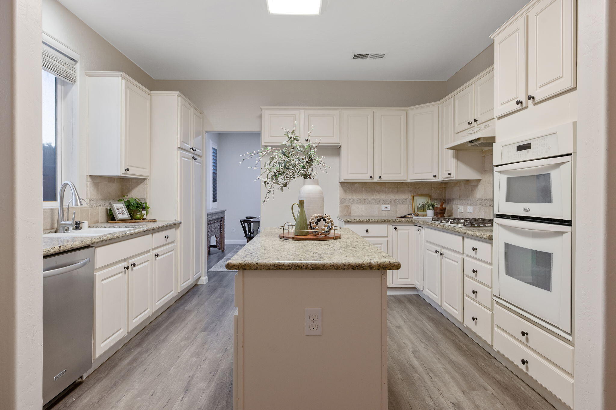 1608 N Oliveto Ct, Visalia, CA 93291