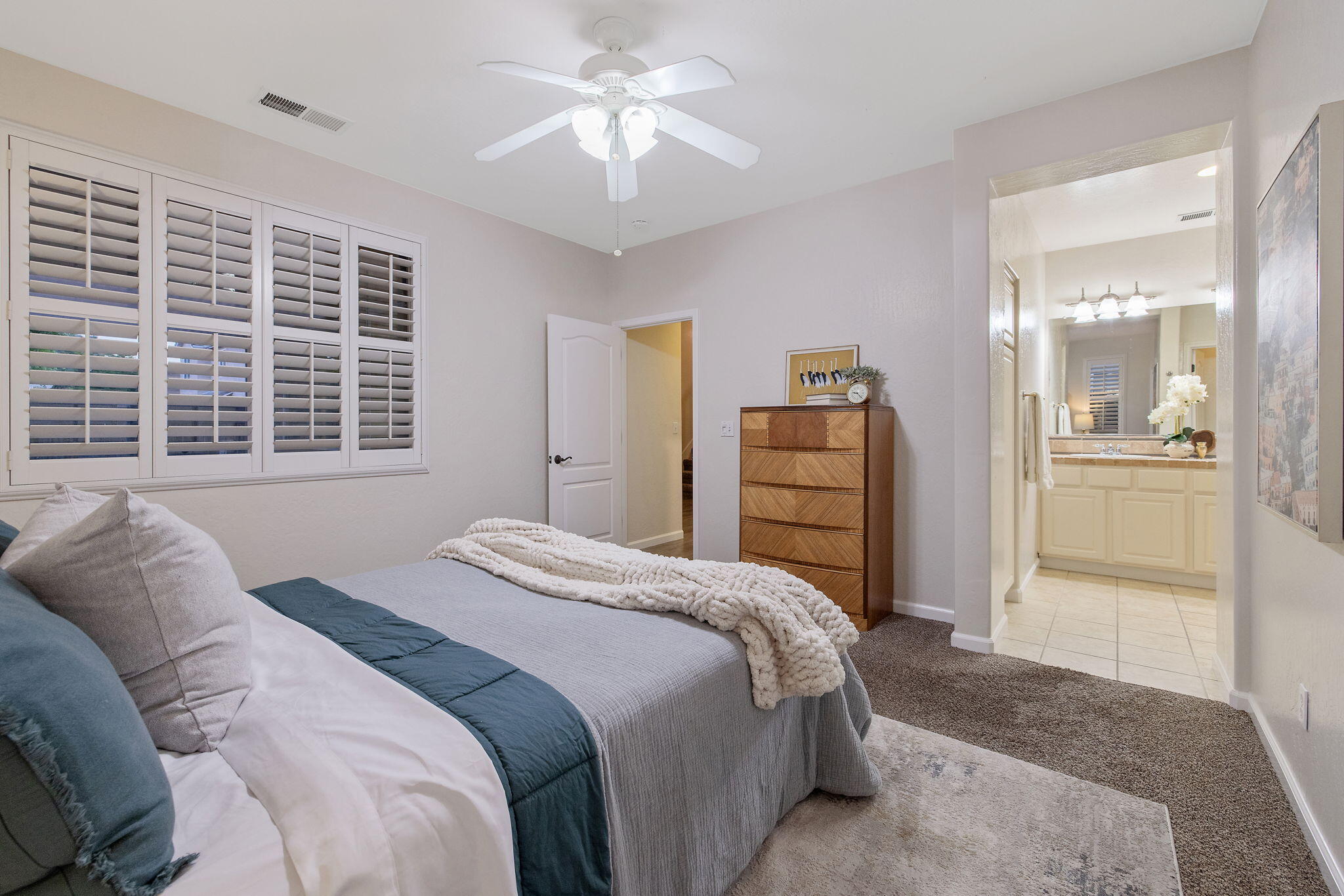 1608 N Oliveto Ct, Visalia, CA 93291