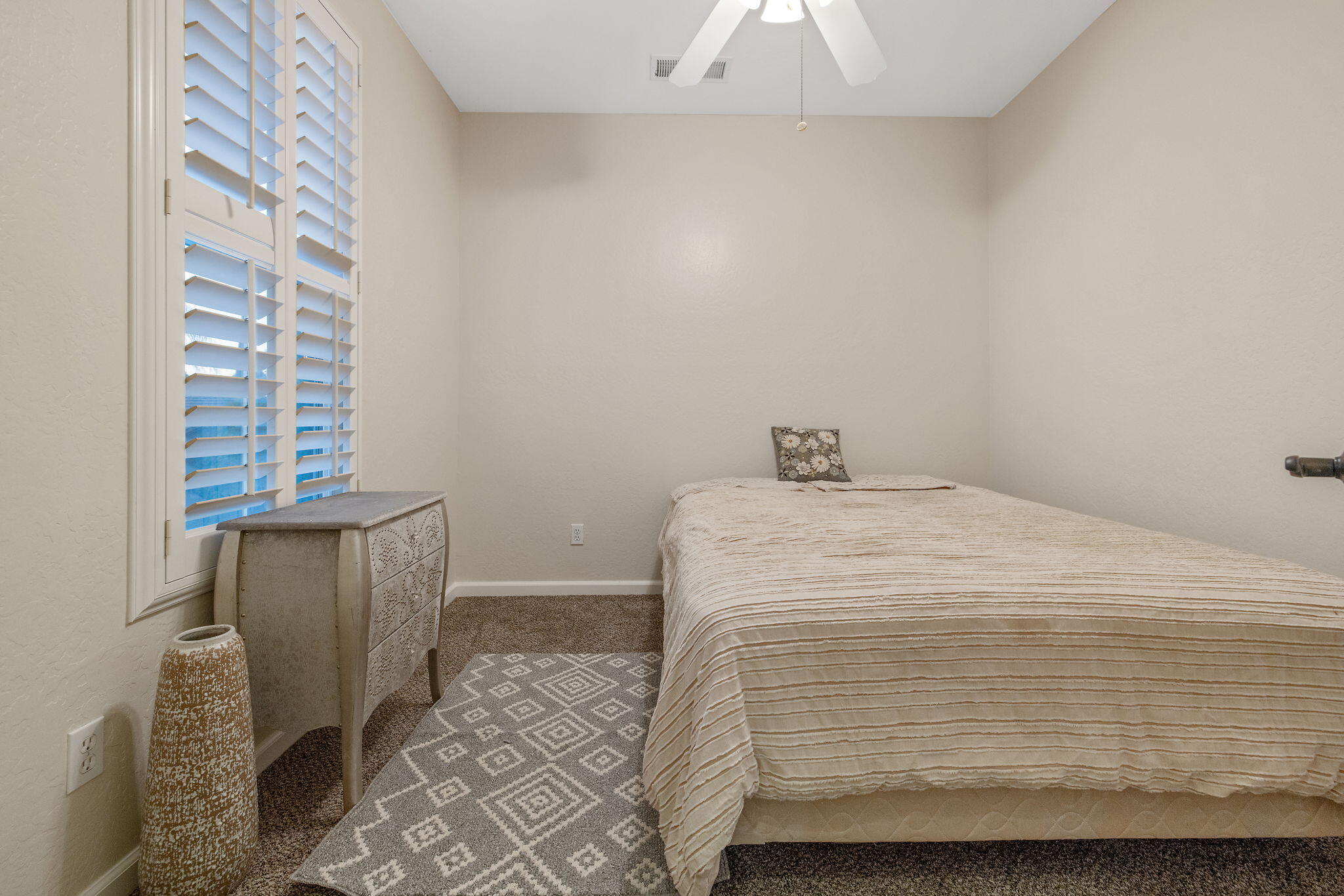 1608 N Oliveto Ct, Visalia, CA 93291