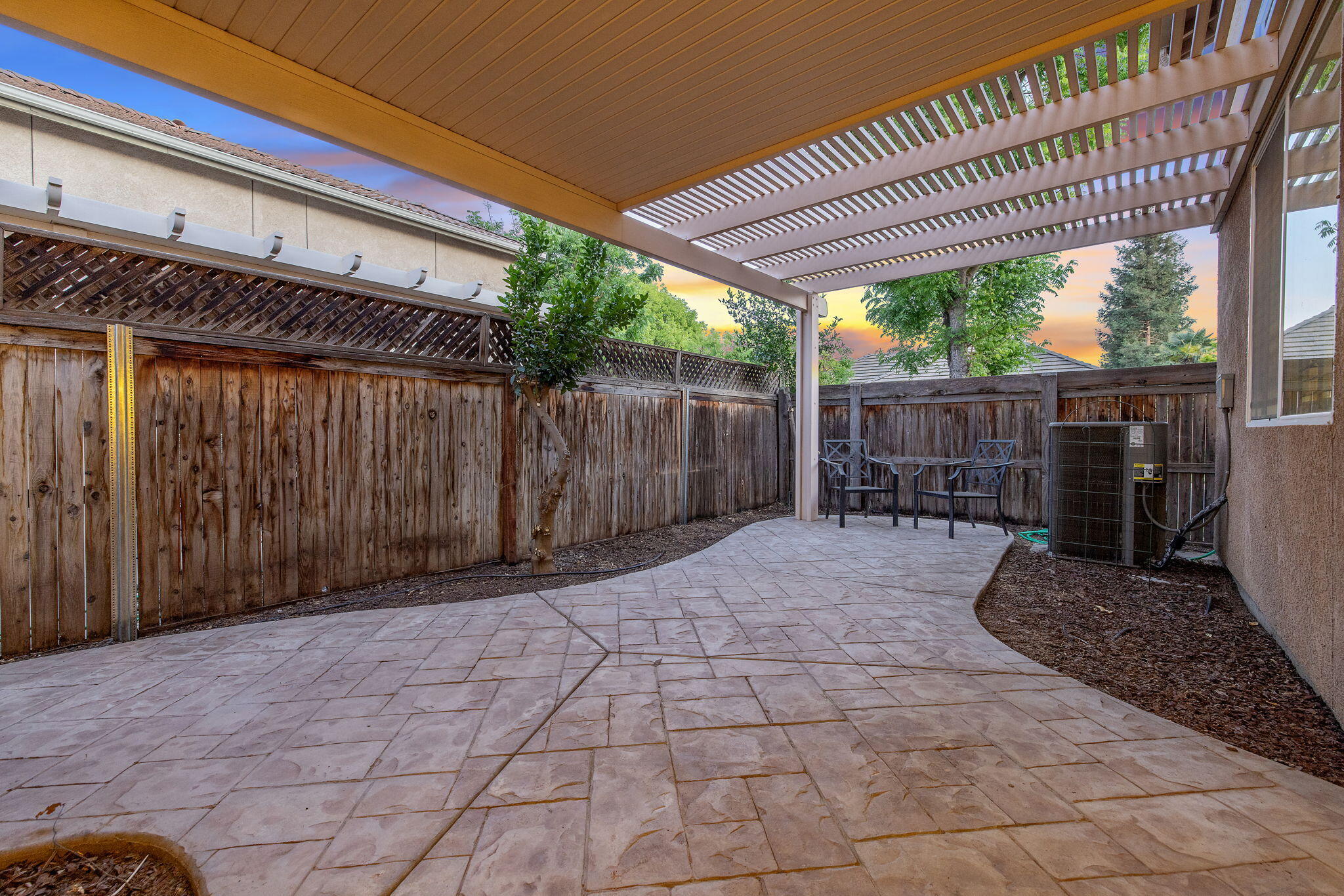 1608 N Oliveto Ct, Visalia, CA 93291